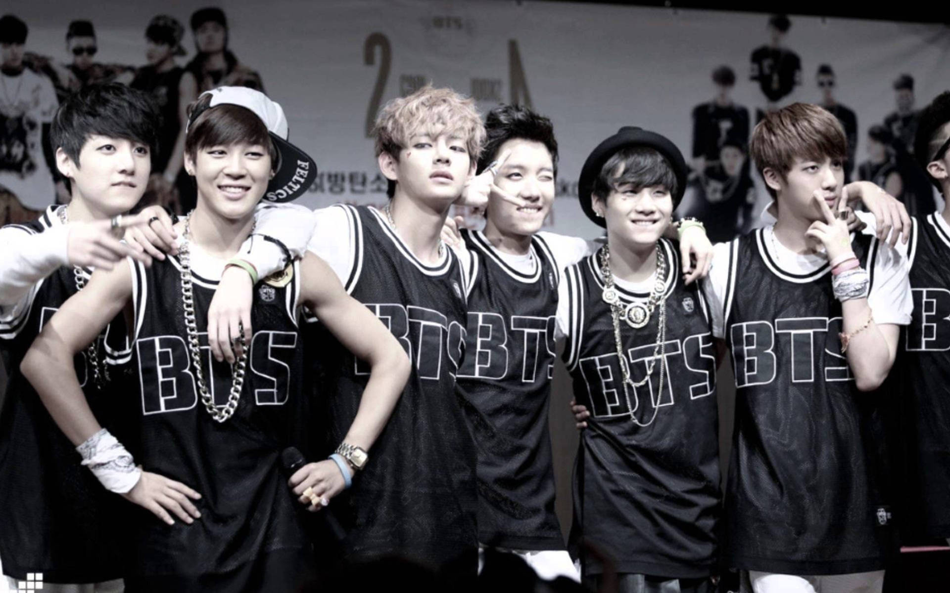BTS Grup Fotoğrafı Çıkış 2013 Duvar Kağıdı
