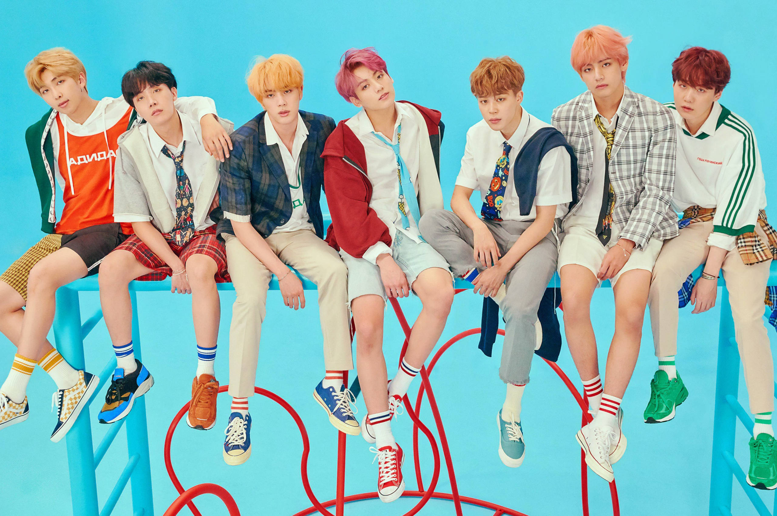 BTS Grup Fotoğrafı Mavi Duvar Kağıdı
