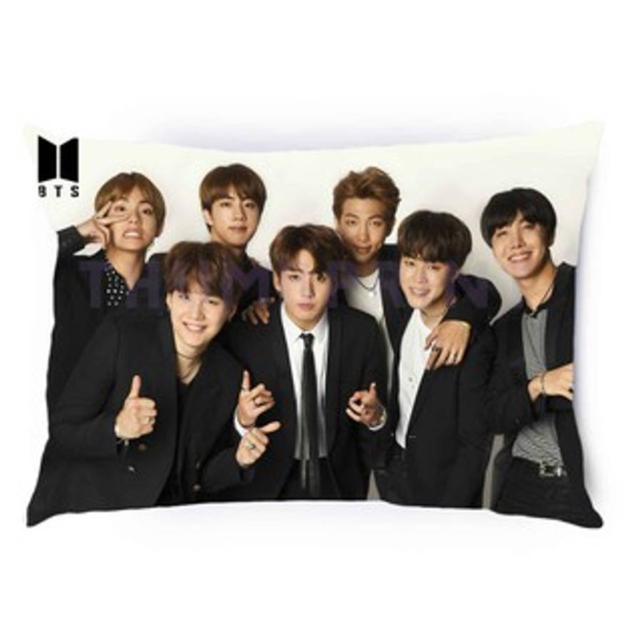 BTS Grup Sevimli Yastık Duvar Kağıdı