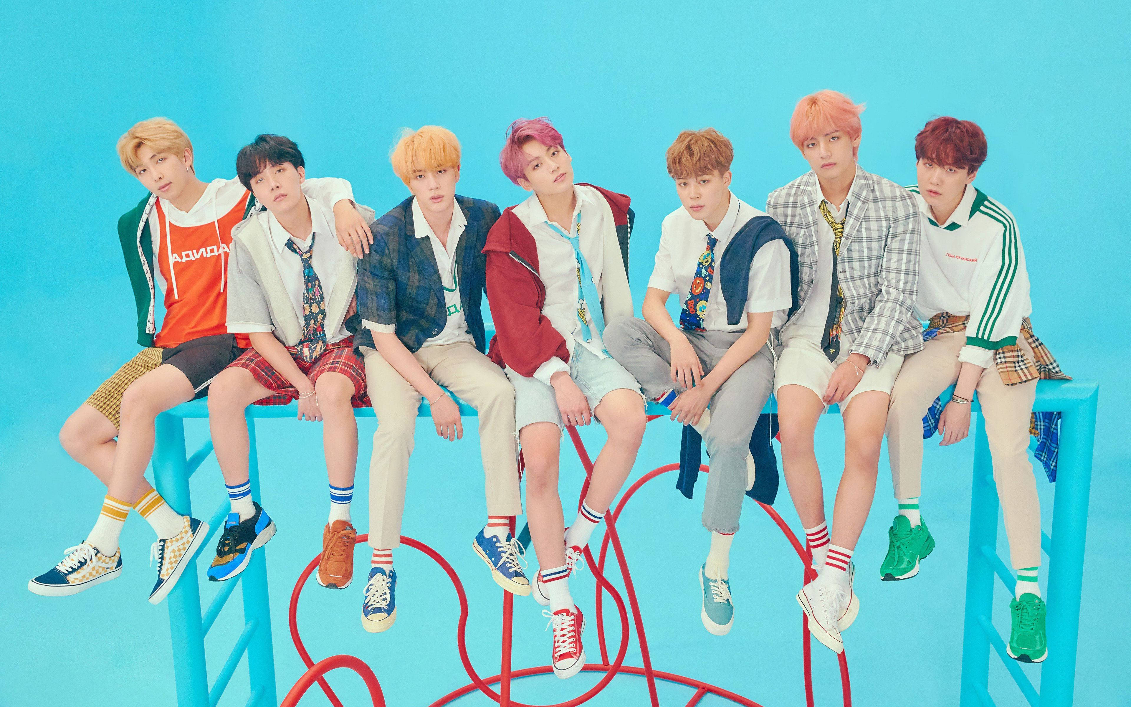 BTS İlhamlı Dizüstü Bilgisayar Düzeni Duvar Kağıdı