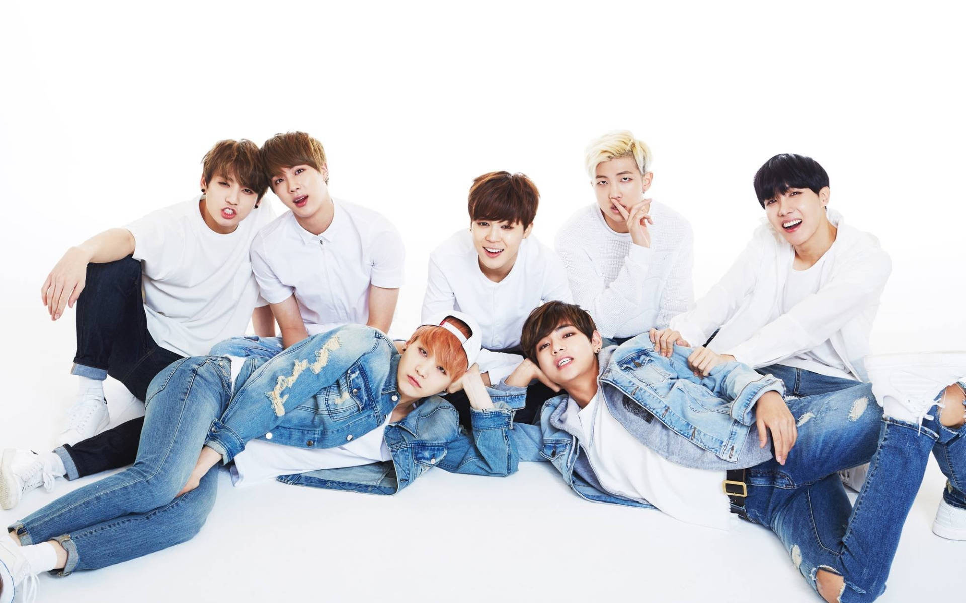 BTS Kotlu Grup Fotoğrafı Duvar Kağıdı