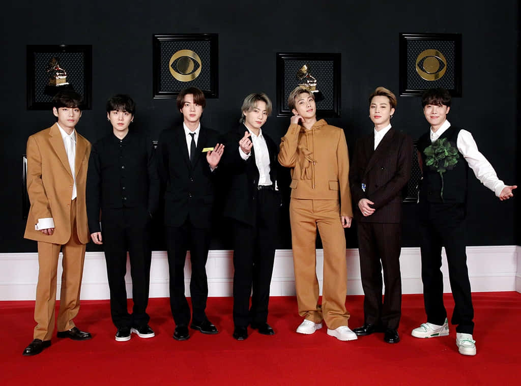 BTS Louis Vuitton Takım Elbiseli Fotoğraf Duvar Kağıdı