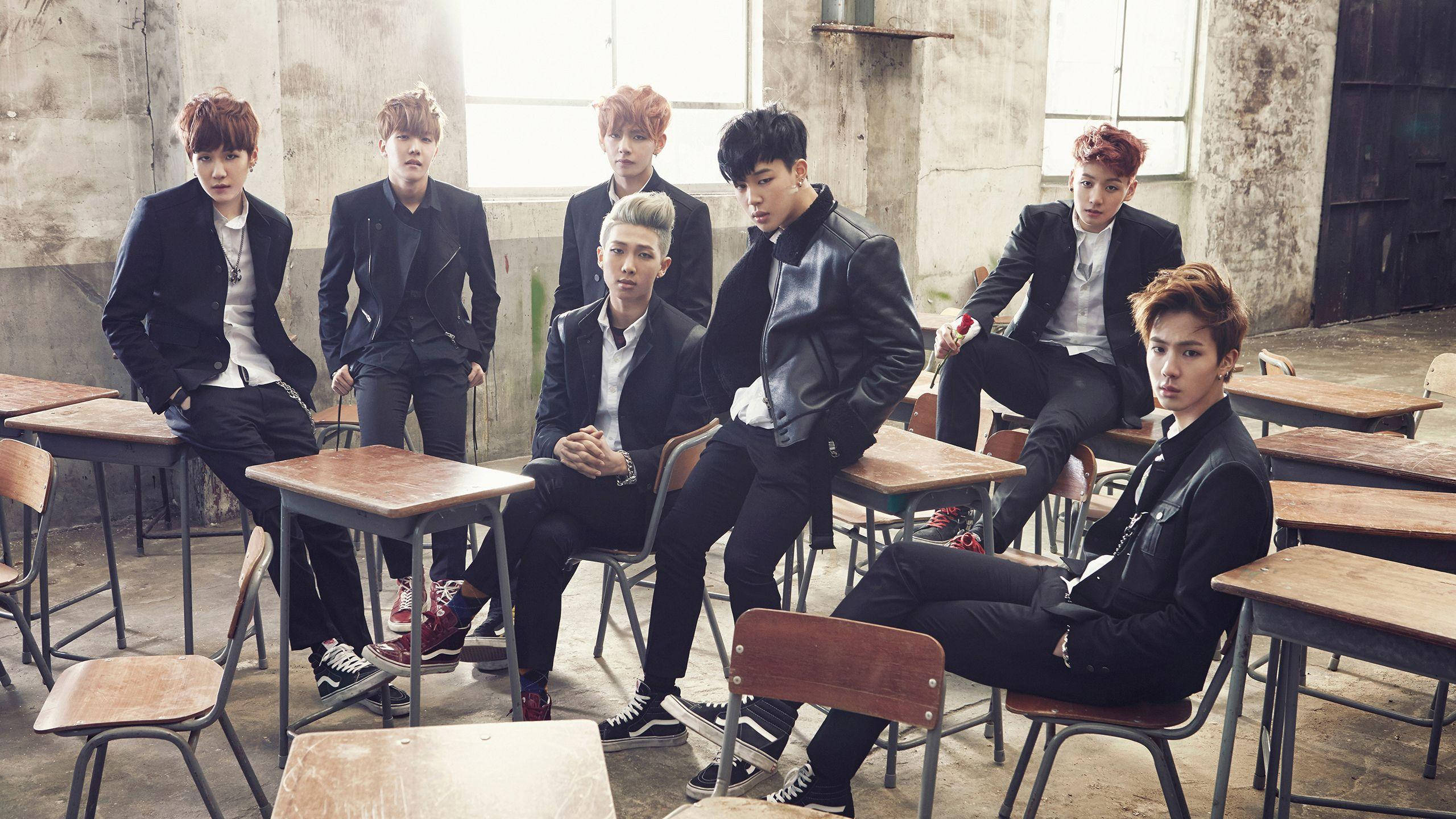 BTS Masaüstü "Boy In Luv" Sahnesi Duvar Kağıdı