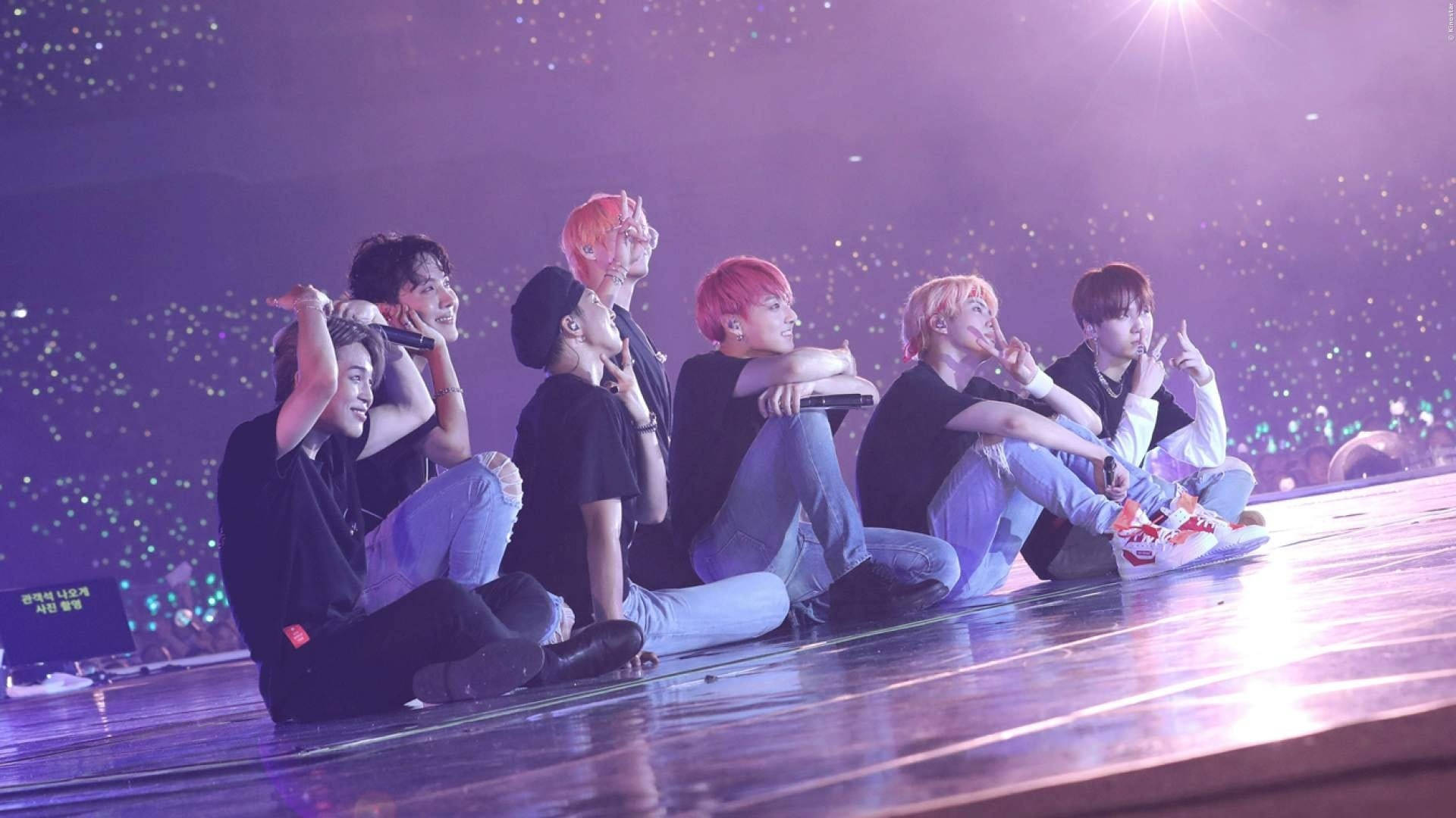 BTS Mor Sahne Estetiği Duvar Kağıdı
