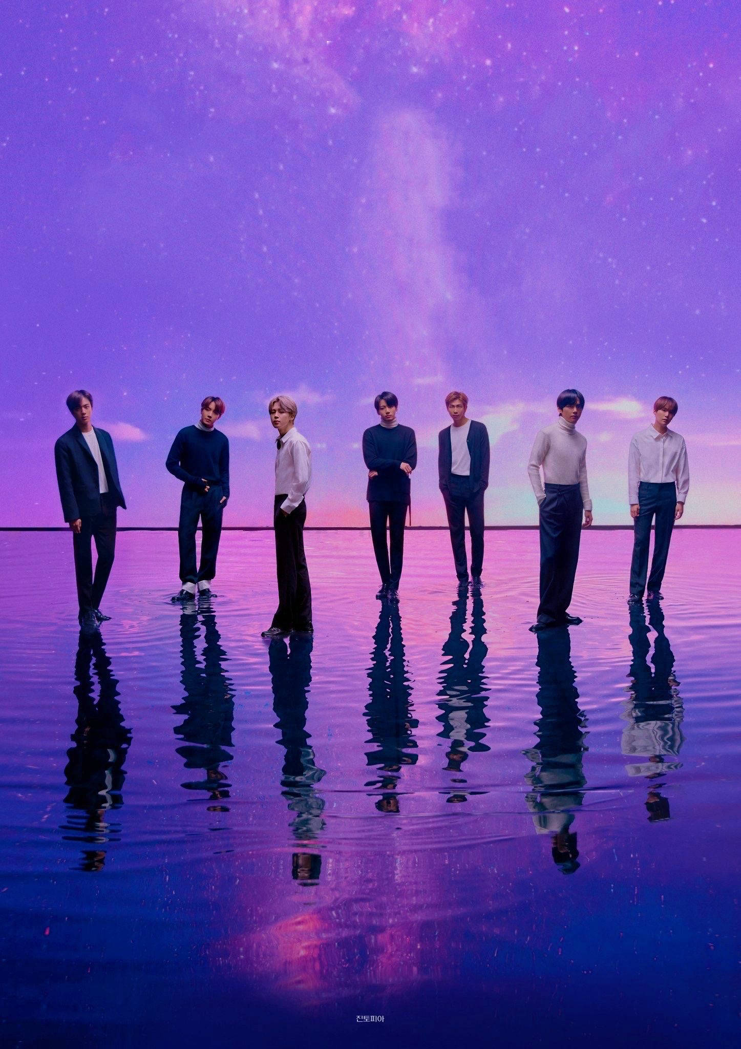 BTS OT7 Pastel Mor Üzerinde Duvar Kağıdı