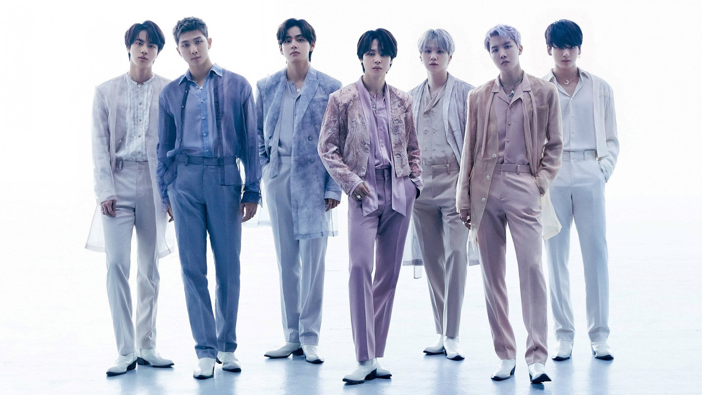 BTS Renkli Takım Elbiseleri Masaüstü Duvar Kağıdı