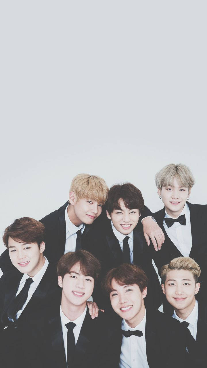 BTS Siyah Takım Elbiseleriyle Etkileyici Bir Görüntü Duvar Kağıdı