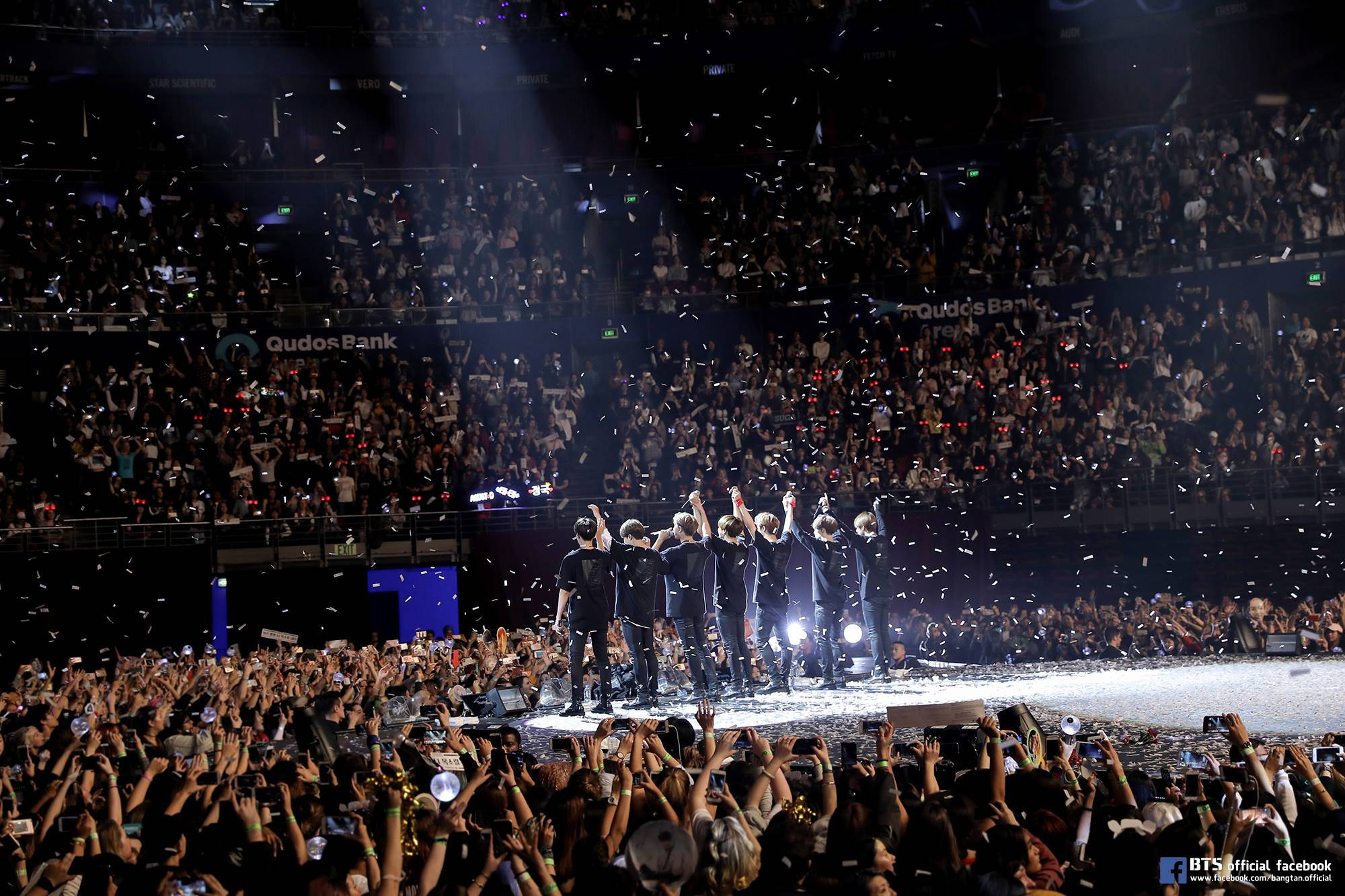 BTS Üyeleri Love Yourself Konserinde Duvar Kağıdı