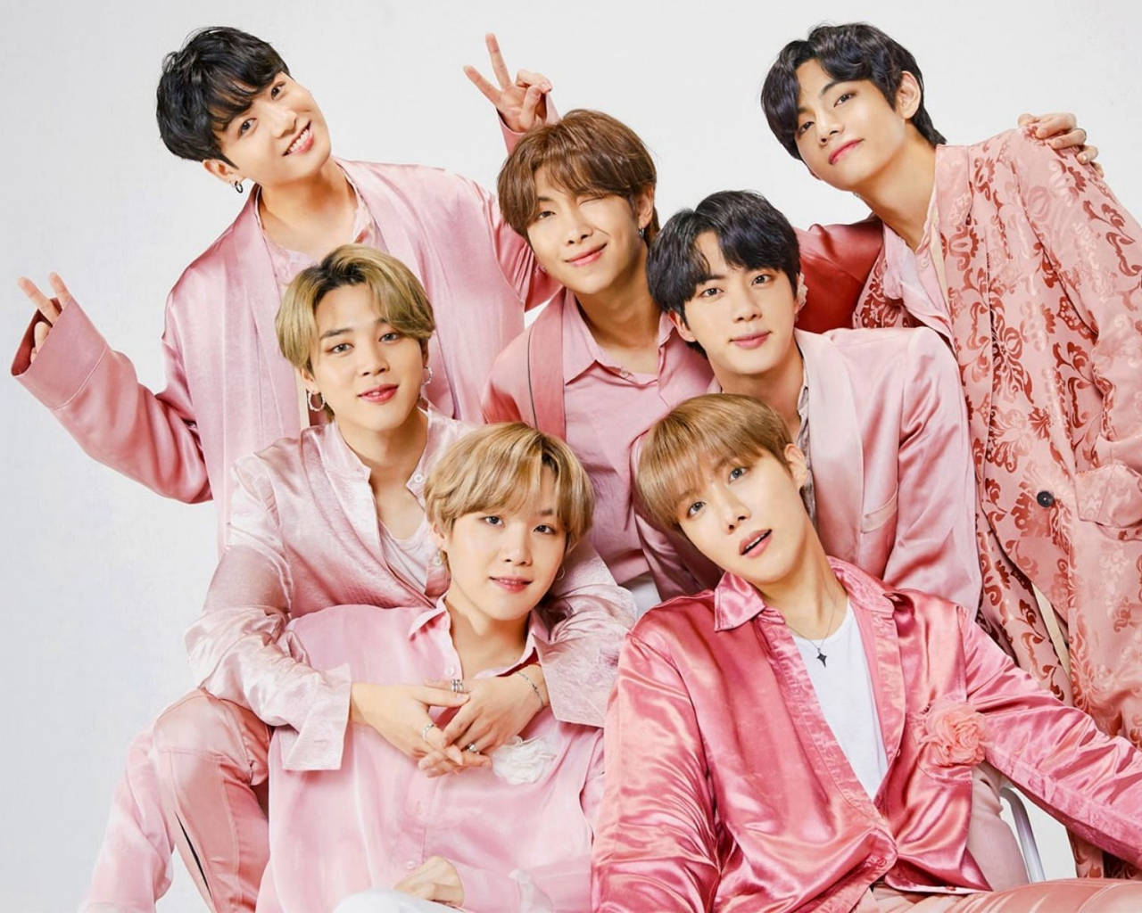 BTS Üyeleri Pembe Masaüstü Duvar Kağıdı