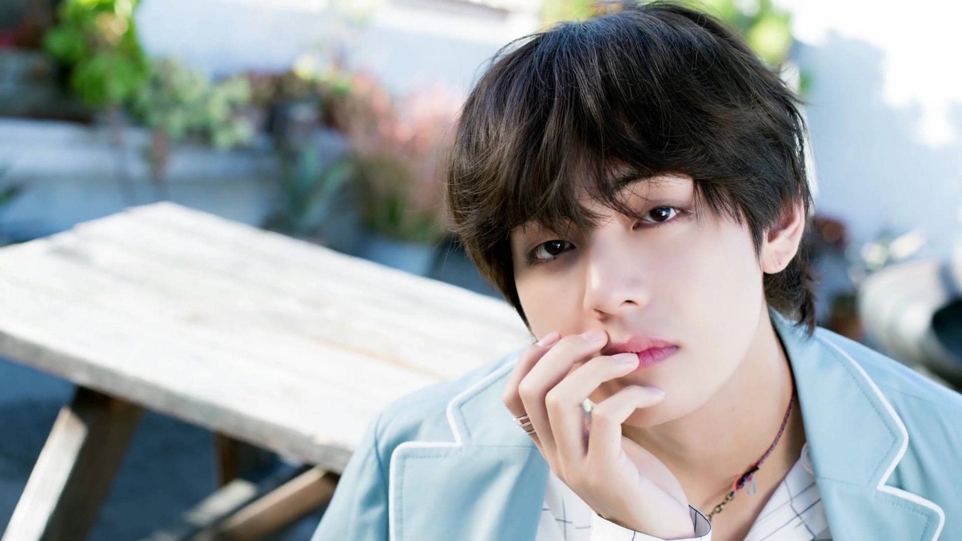 BTS V Açık Mavi Mont — Kpop GIF Duvar Kağıdı