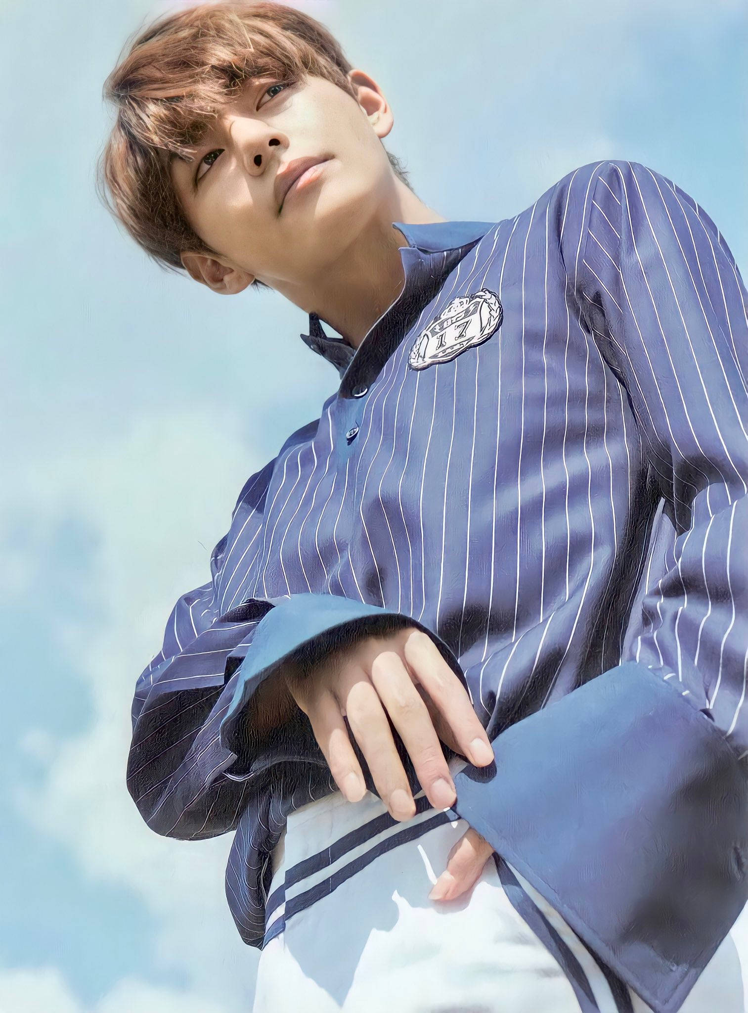 BTS V Çizgili Mavi Gömlek Duvar Kağıdı