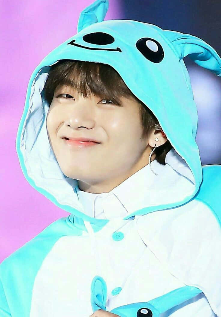 BTS V Hayranlarına Poz Veriyor Duvar Kağıdı