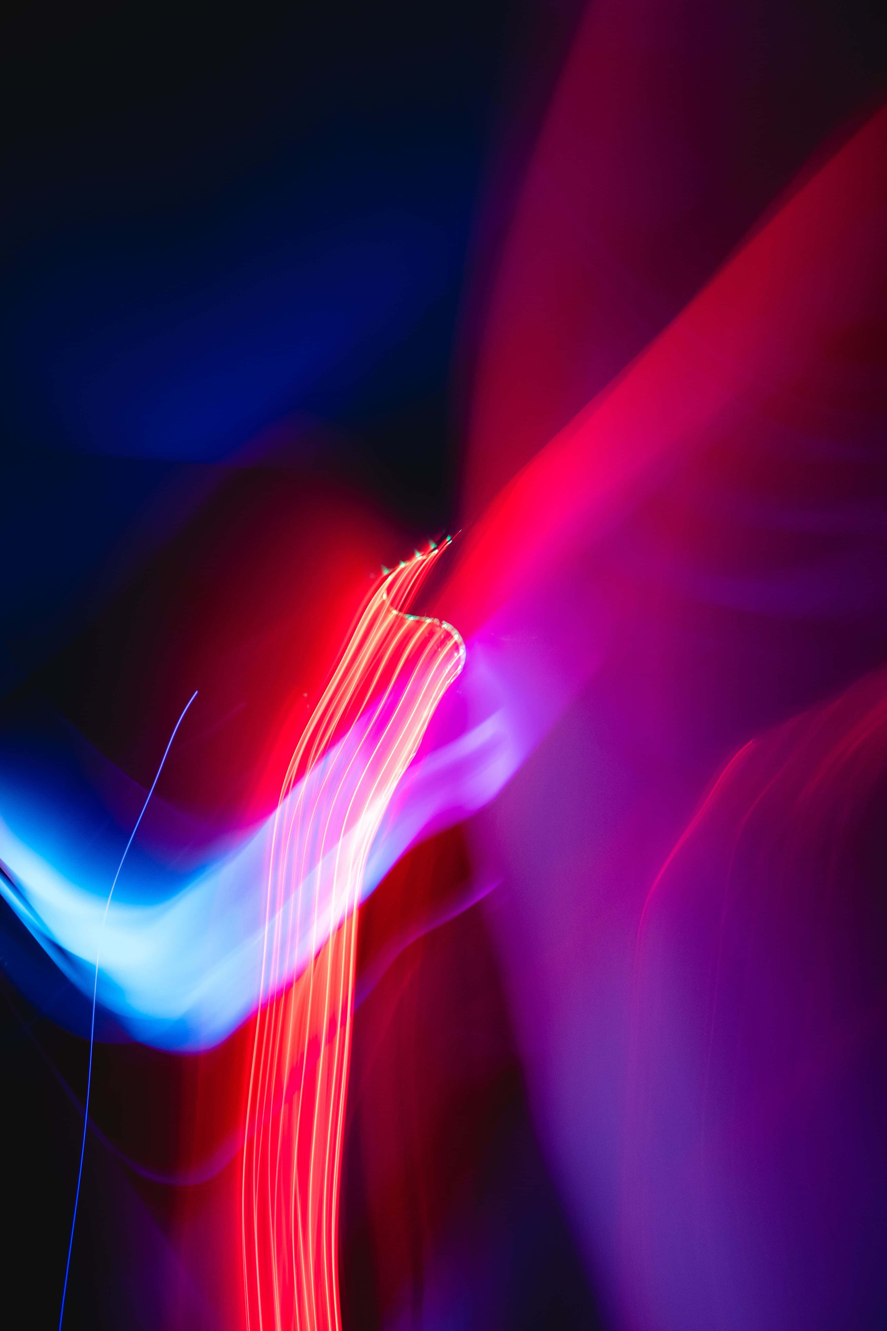 Bu neon kırmızı estetiğinin enerjisini hissedin. Duvar Kağıdı