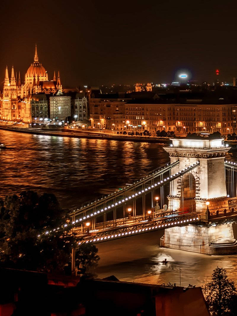 Budapeşte Şehrinin Görkemli Gece Manzarası Duvar Kağıdı