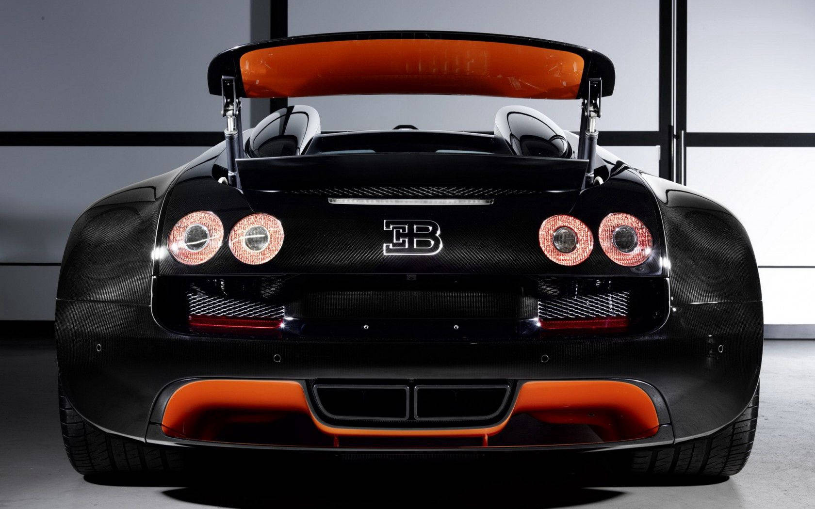 Bugatti Veyron Arka Görünüm Duvar Kağıdı