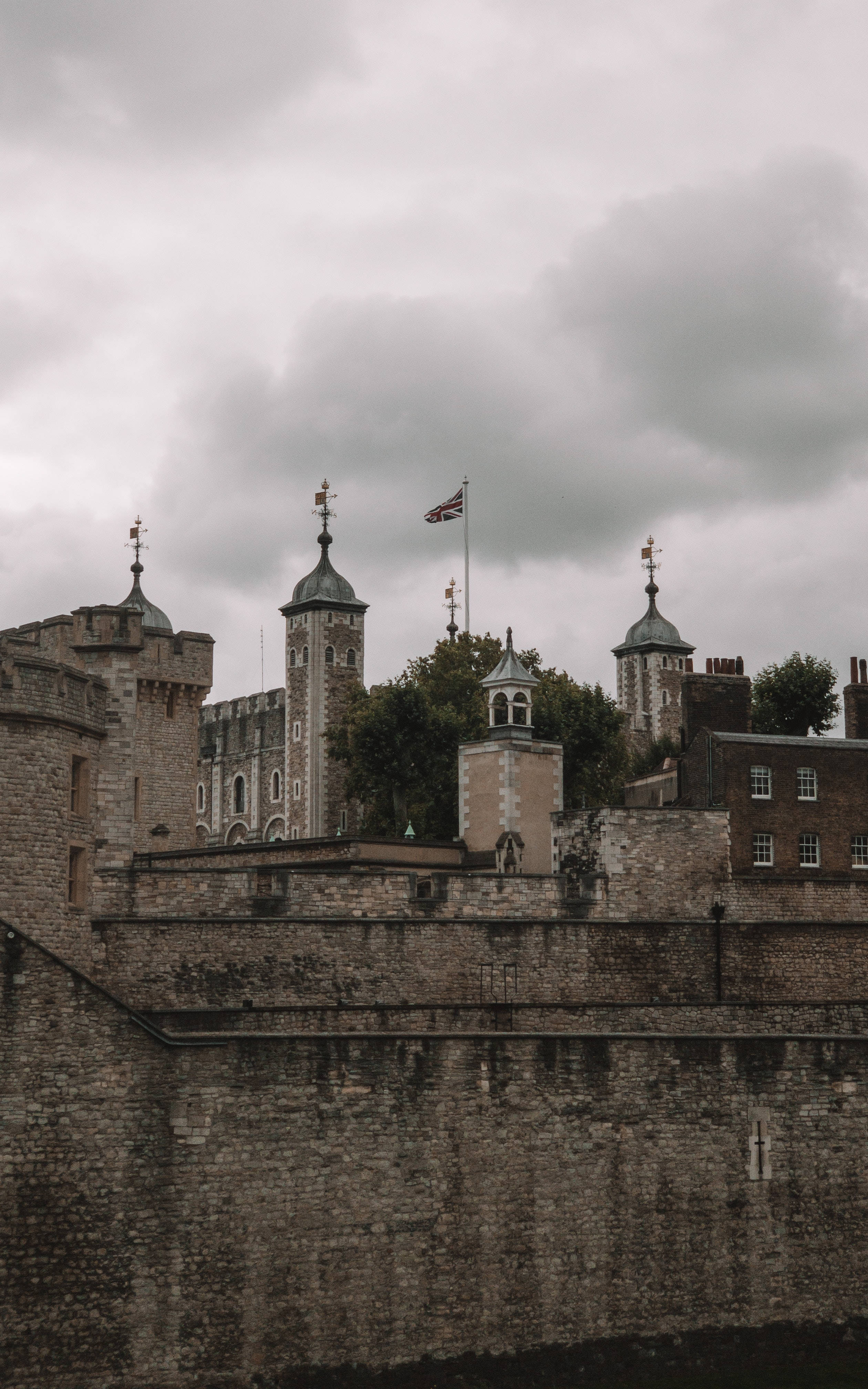 Bulutlu Günde Londra Kulesi Duvar Kağıdı