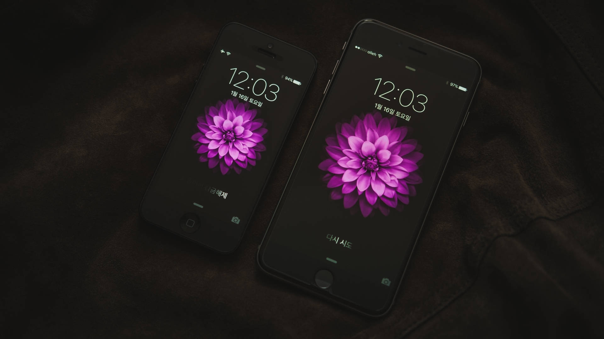 Büyüleyici iPhone Çalışma Masasında Duvar Kağıdı