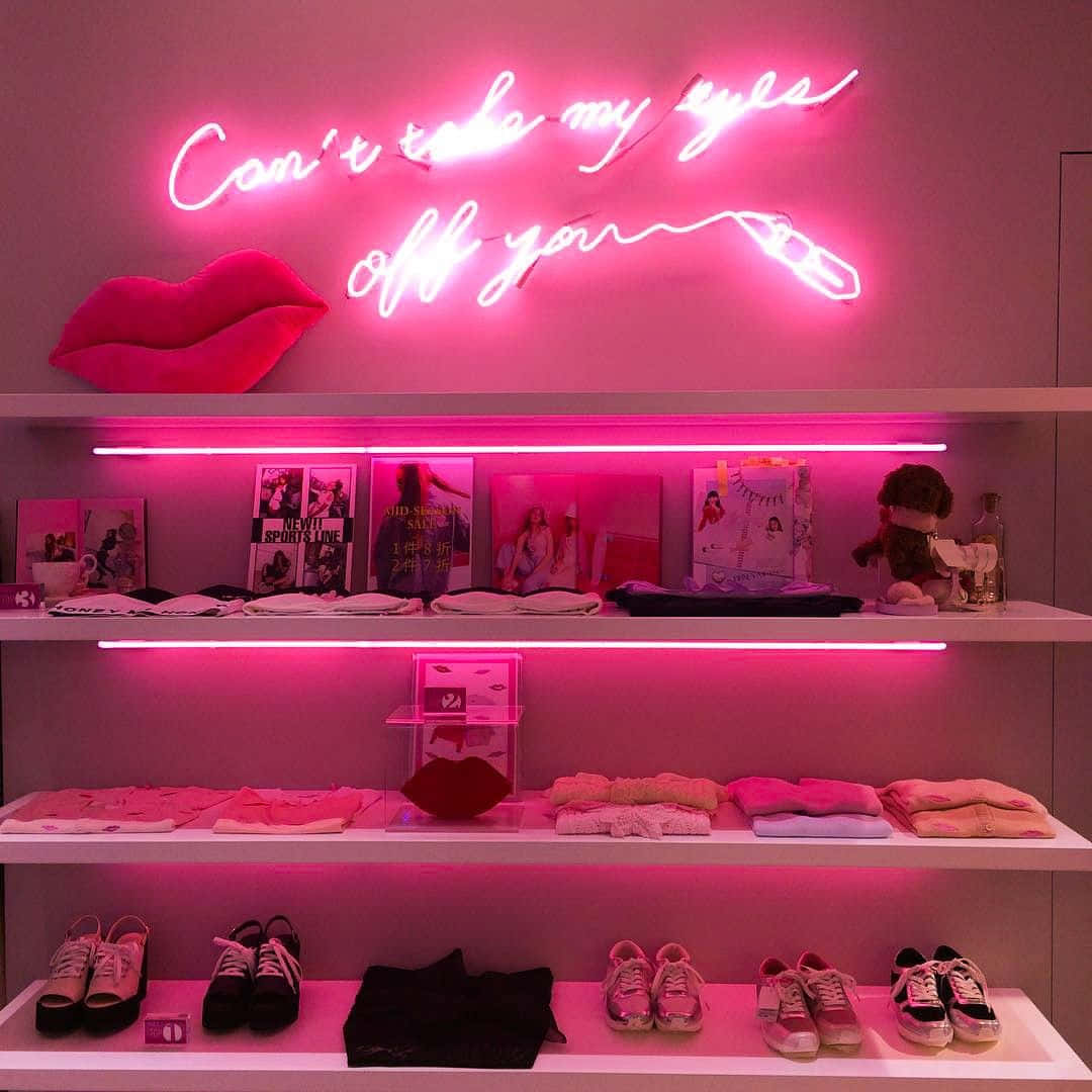 Canlı ve Göz Alıcı Neon Pembe Estetik Duvar Kağıdı