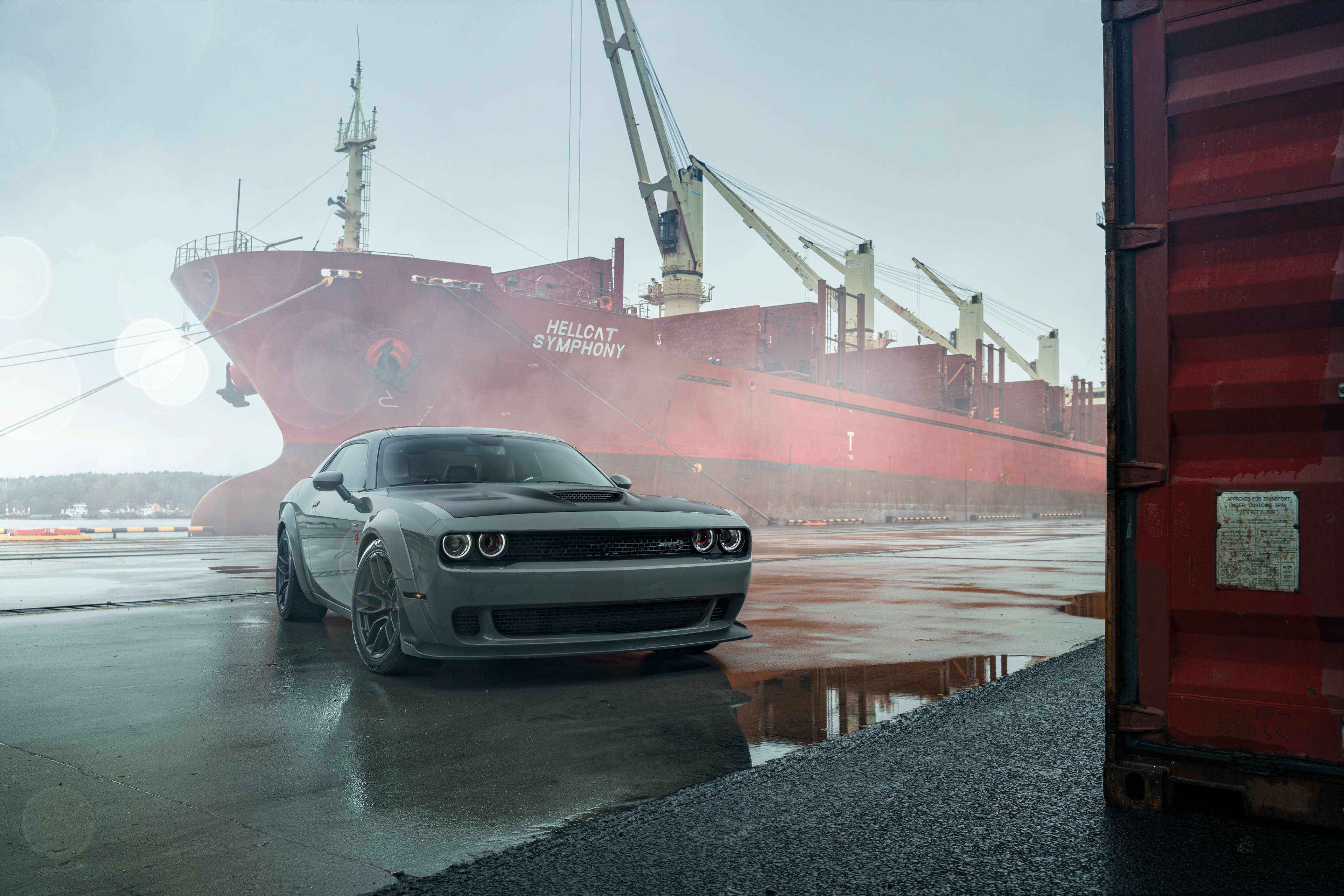 Çarpıcı Gri Dodge Challenger Demon 4K Şehir Ortamında Park Etmiş Duvar Kağıdı