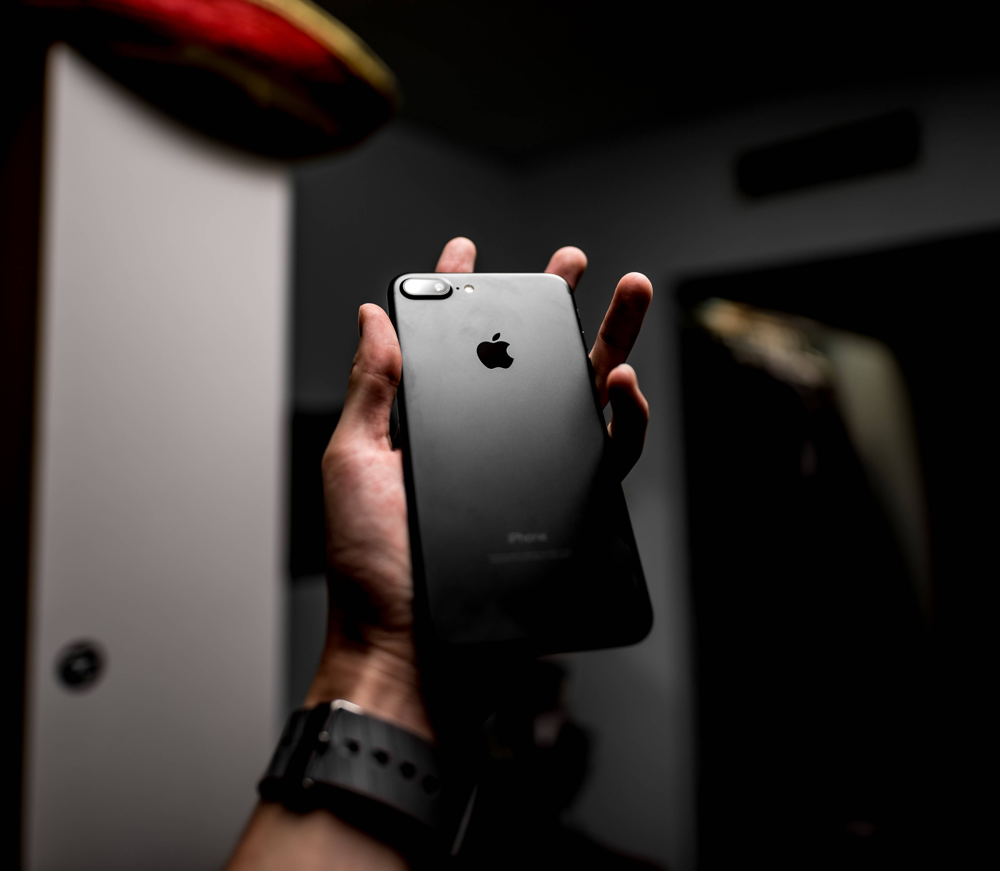 Çekici Arka Planlı Şık iPhone 8 Duvar Kağıdı