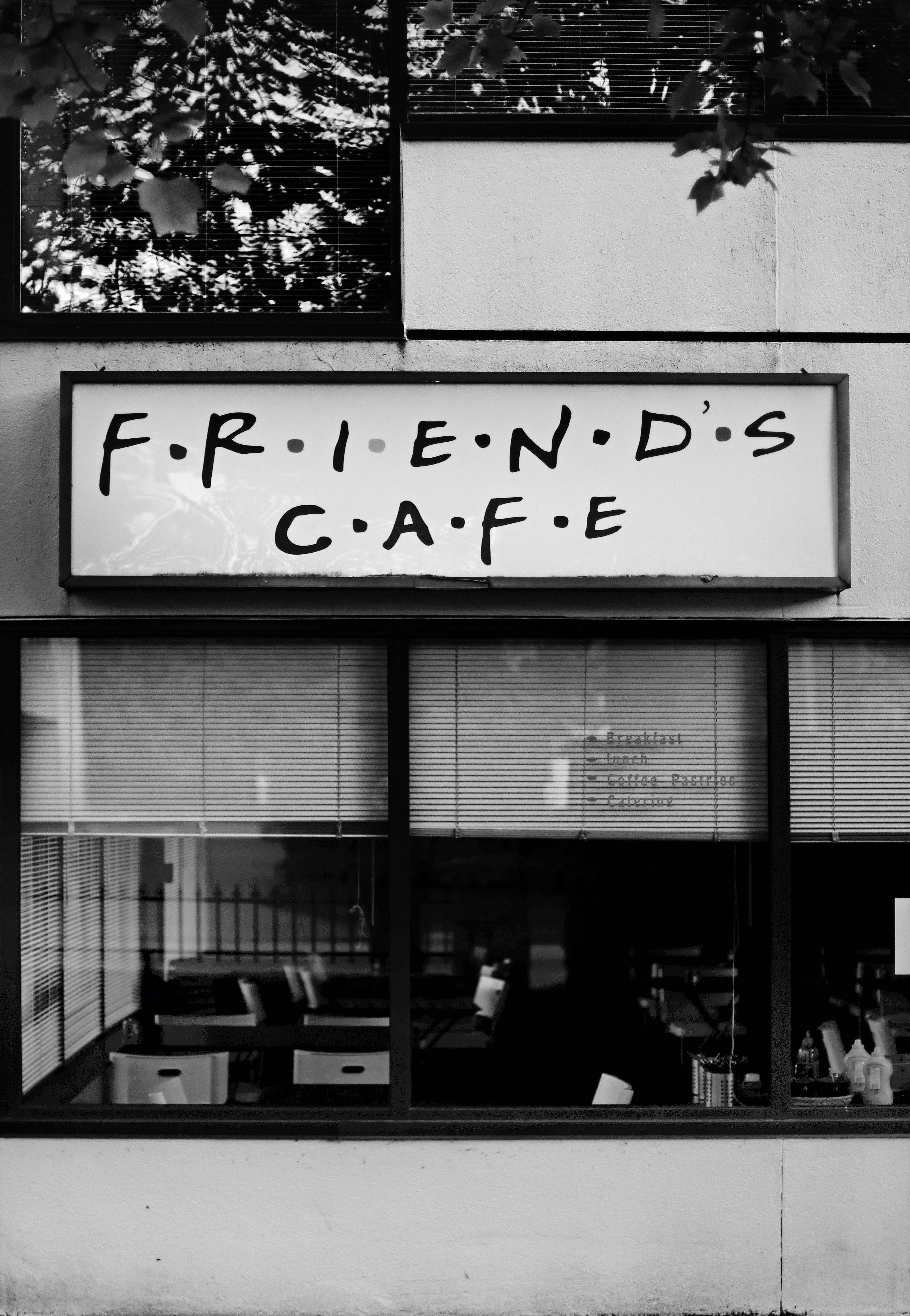 Central Perk Kahvehanesinde Kahve Keyfi Yapan Arkadaşlar Duvar Kağıdı