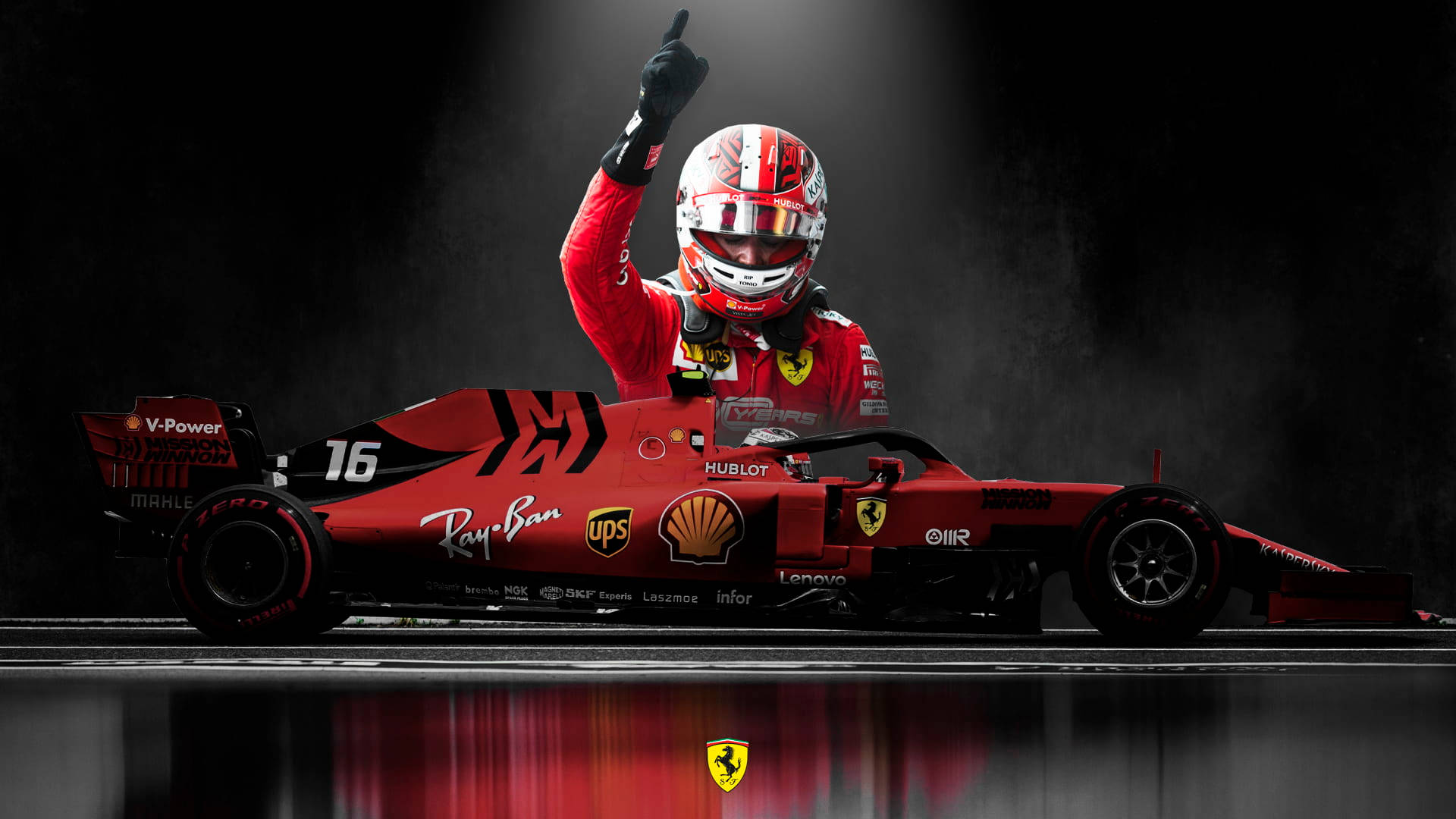 Charles Leclerc Yukarıyı İşaret Ediyor Araba Yan Görünüm