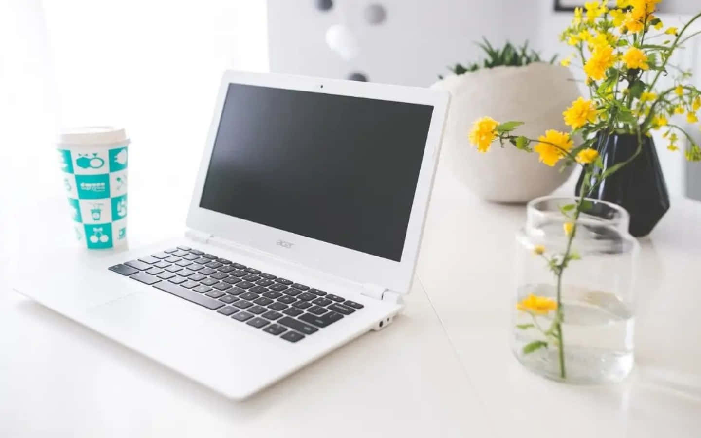 Chromebook ile çalışmalarınızı verimli ve düzenli tutun Duvar Kağıdı