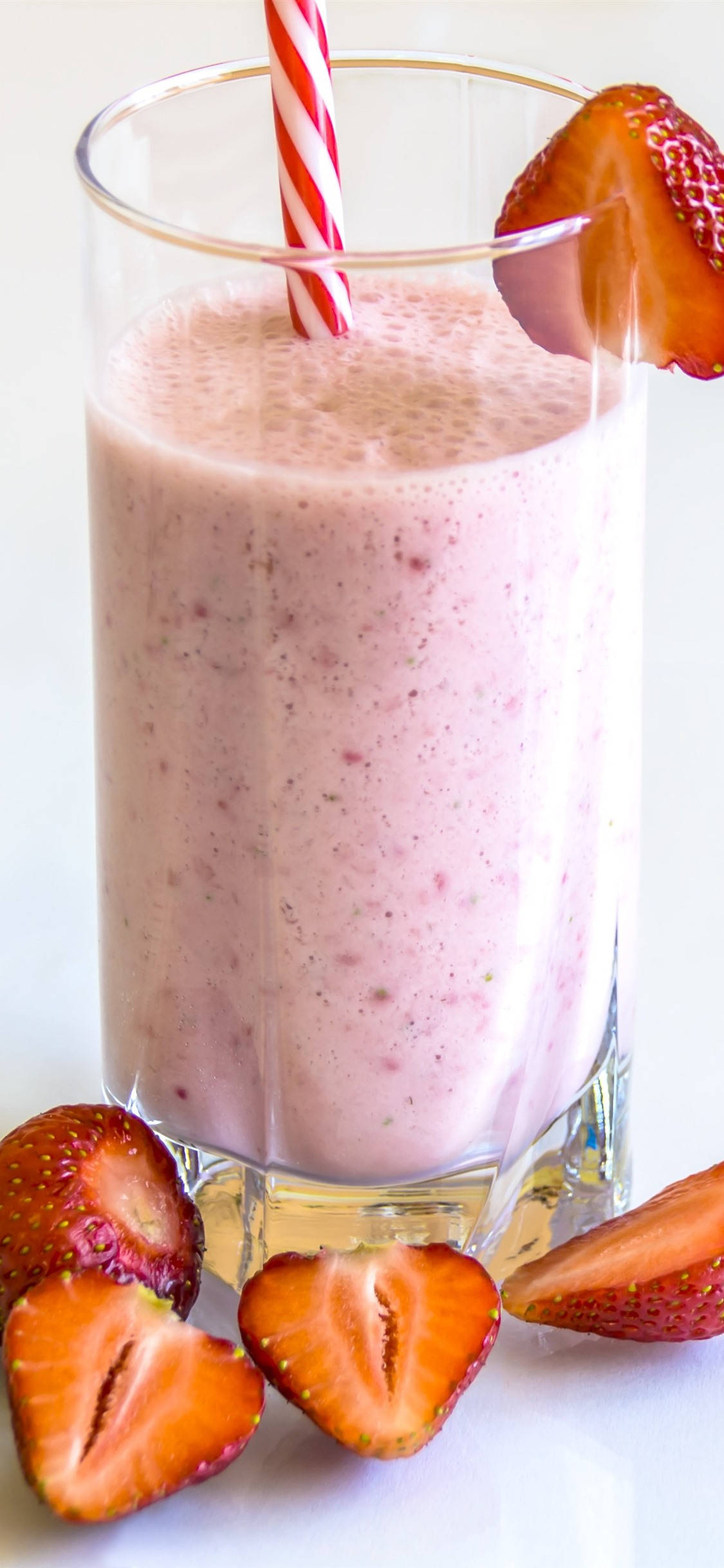 Çilekli Sütlü Smoothie Duvar Kağıdı