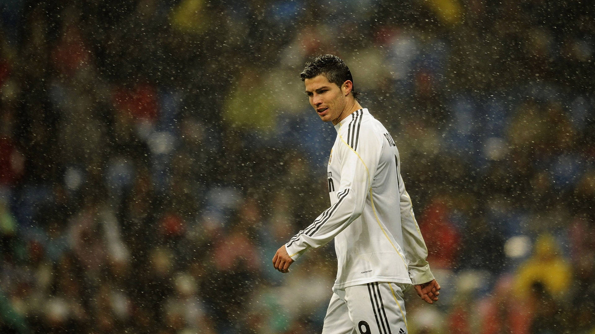 CR7 HD Yağmurlu Futbol Maçı — Cristiano Ronaldo Duvar Kağıdı