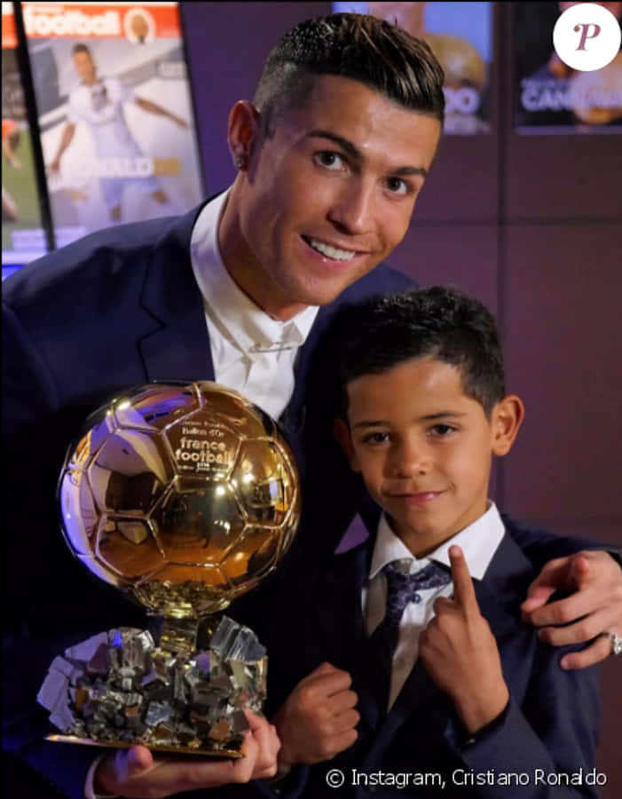 Cristiano Ronaldo Altın Top ve Çocuk Duvar Kağıdı