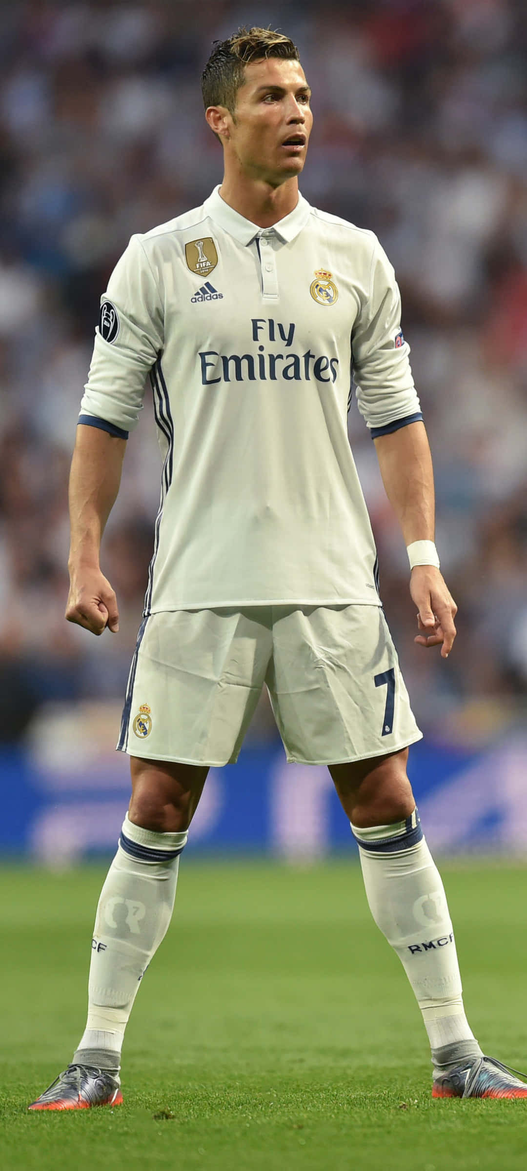 Cristiano Ronaldo futbol yeteneğini sergiliyor Duvar Kağıdı