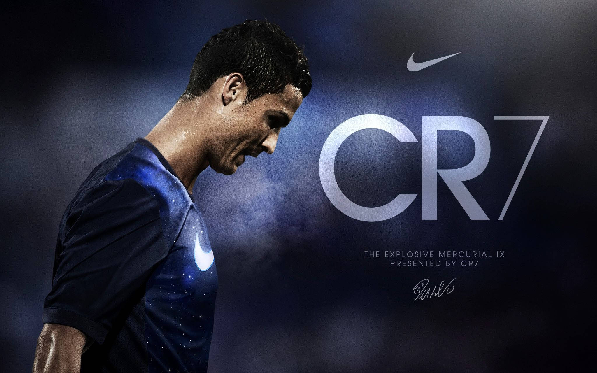 Cristiano Ronaldo ikonik Nike CR7 formasını gururla taşıyor Duvar Kağıdı