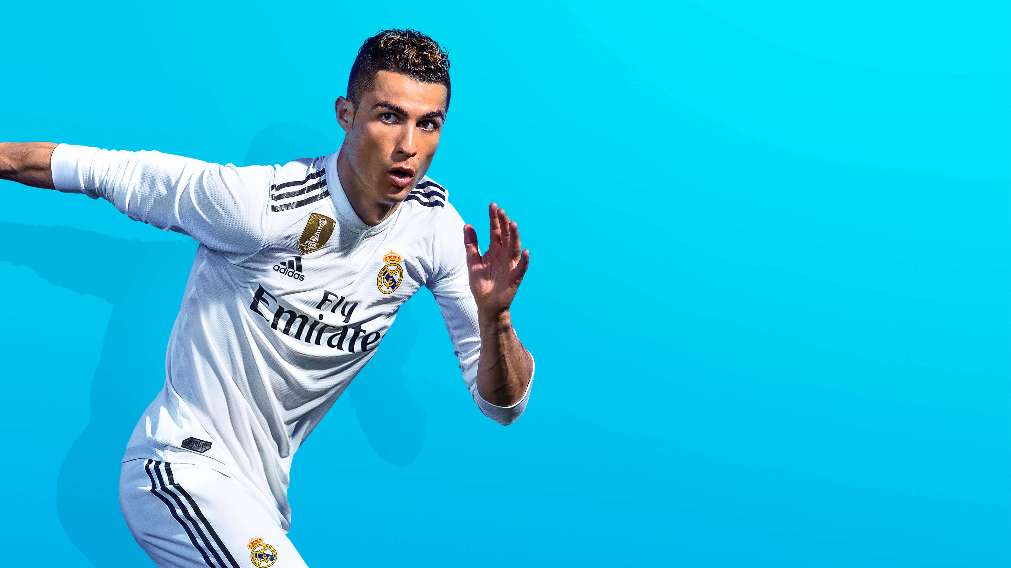 Cristiano Ronaldo sahada poz veriyor Duvar Kağıdı