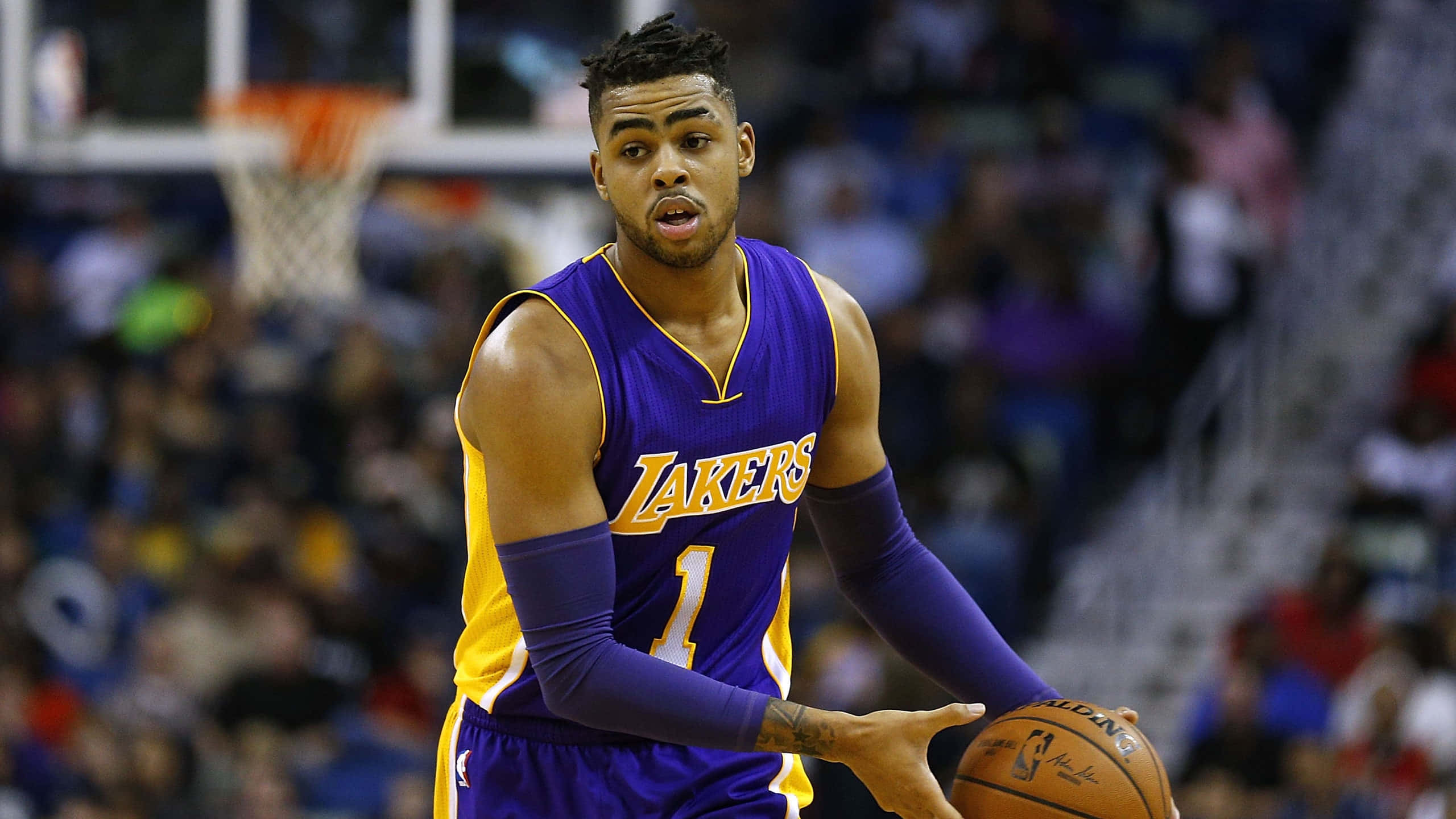 D'Angelo Russell Yan Bakıyor Duvar Kağıdı