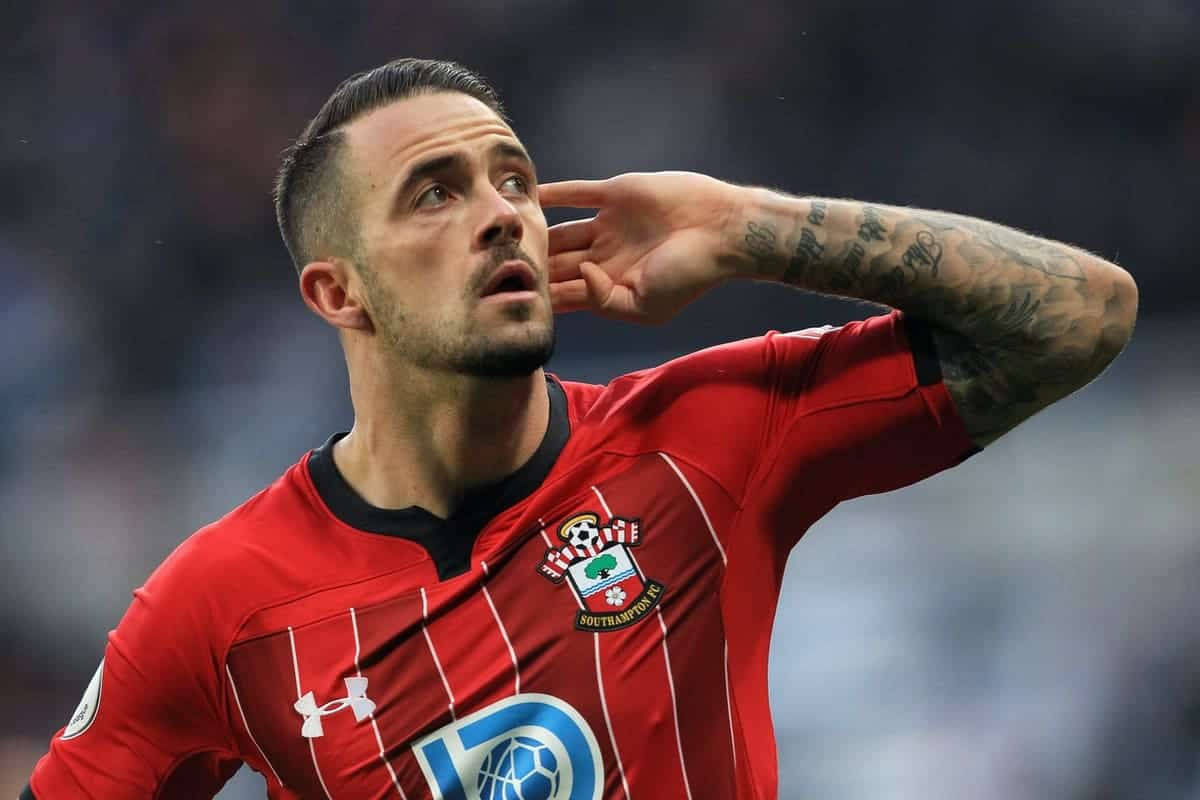 Danny Ings Kulağını Kapıyor Duvar Kağıdı