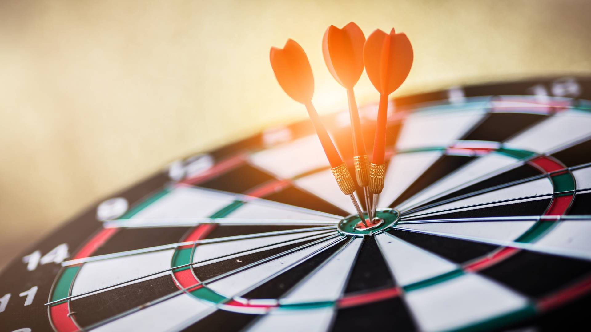 Dart Estetiği Şapka Üçlüsü Dart Tahtası Duvar Kağıdı