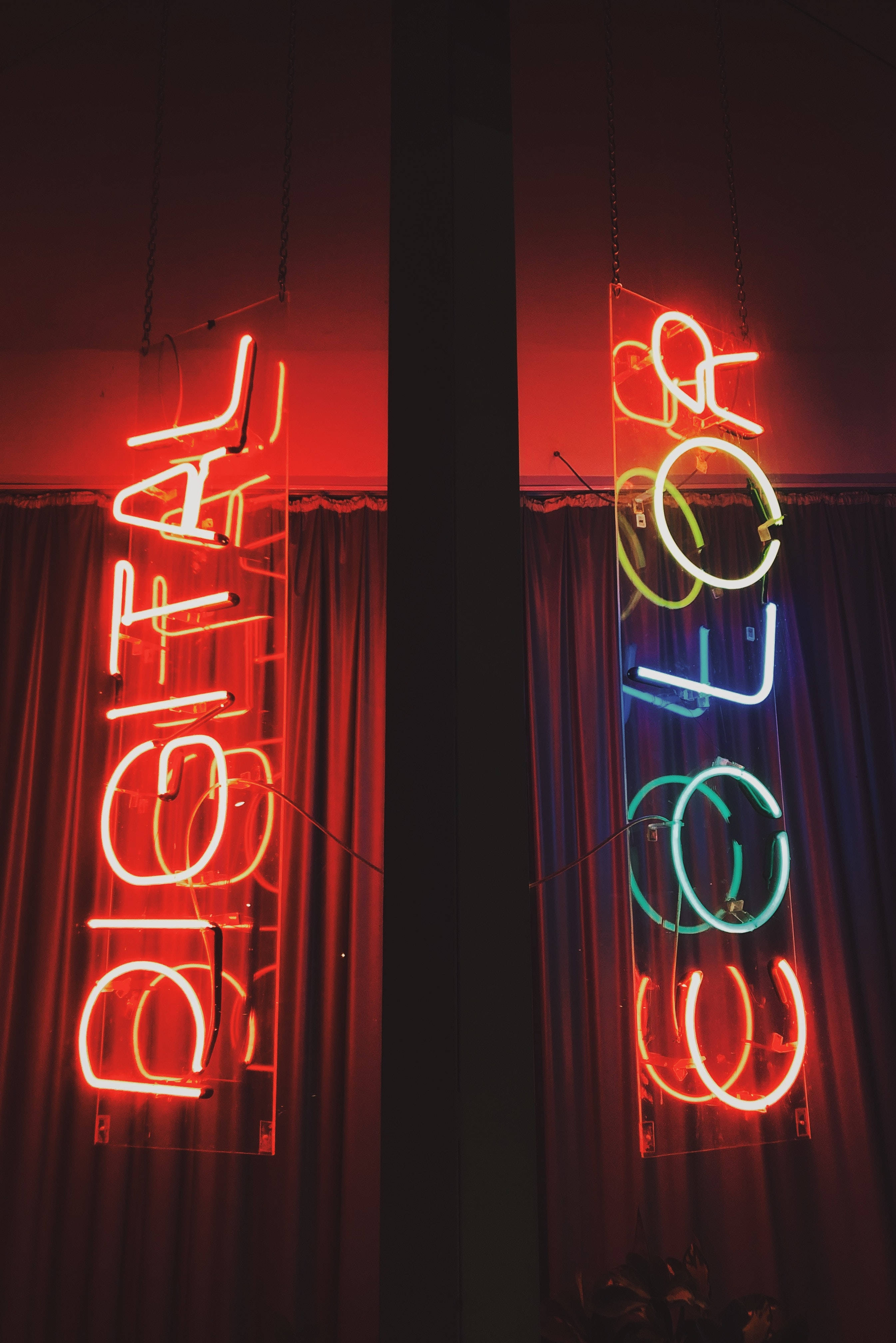 Dijital Renk Neon Tabela Duvar Kağıdı