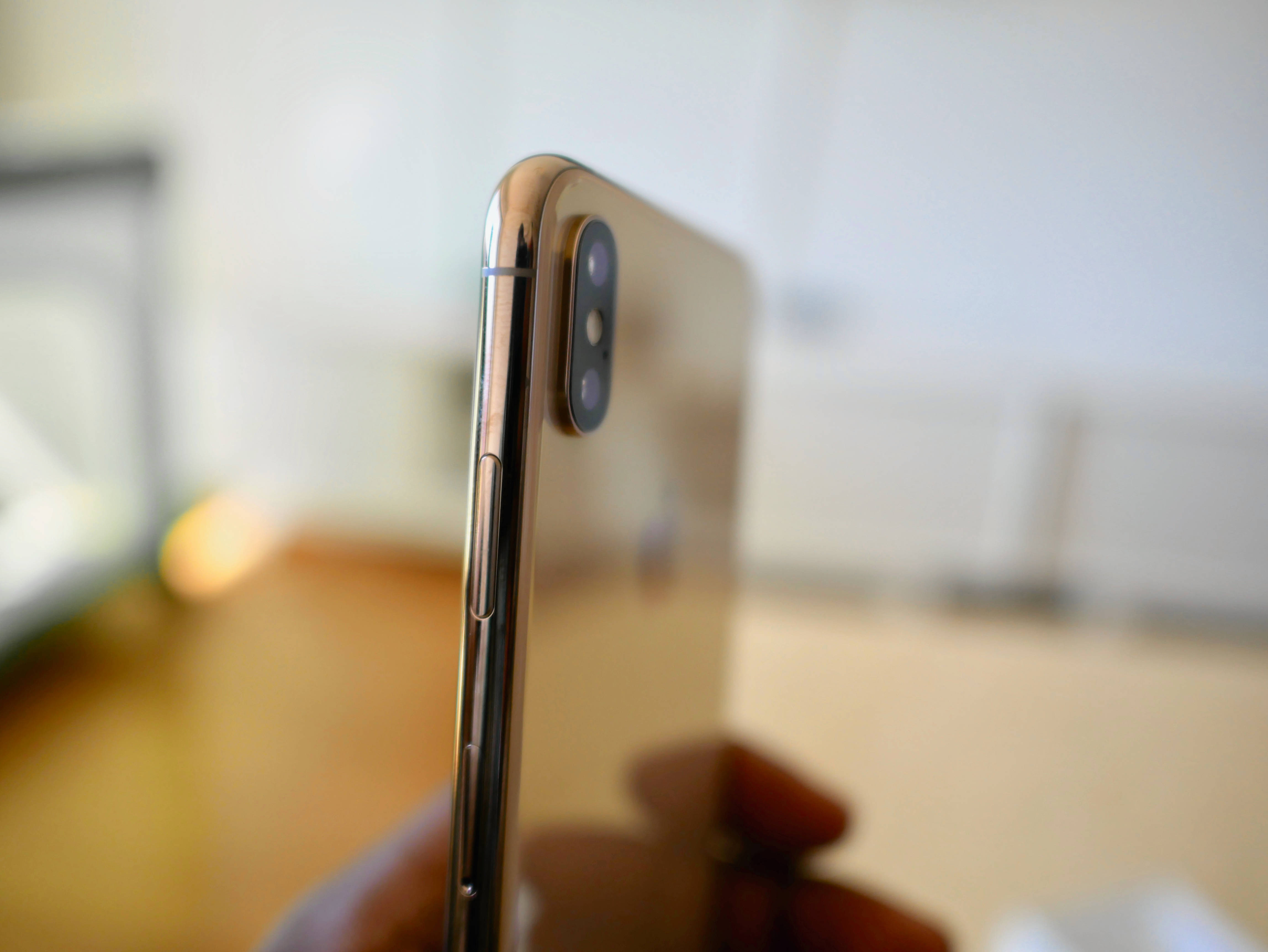 Dinamik aurora duvar kağıdını sergileyen şık ve zarif iPhone Xs Duvar Kağıdı