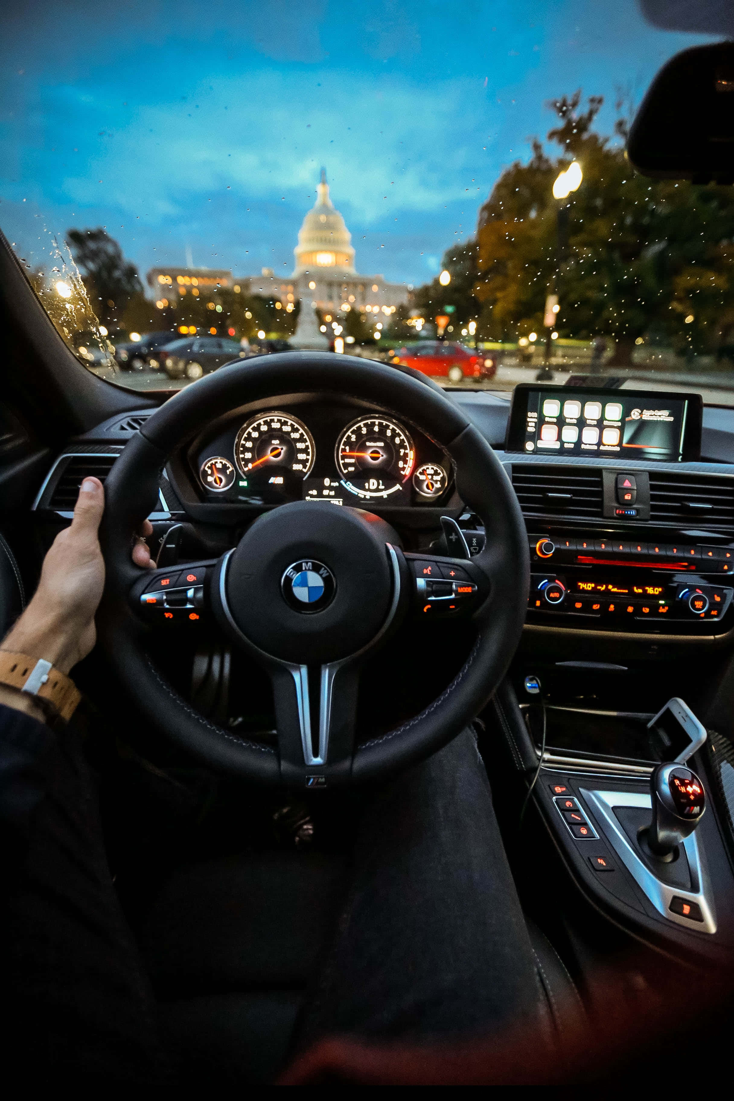 Direksiyon Tutan BMW Arkaplanı Duvar Kağıdı