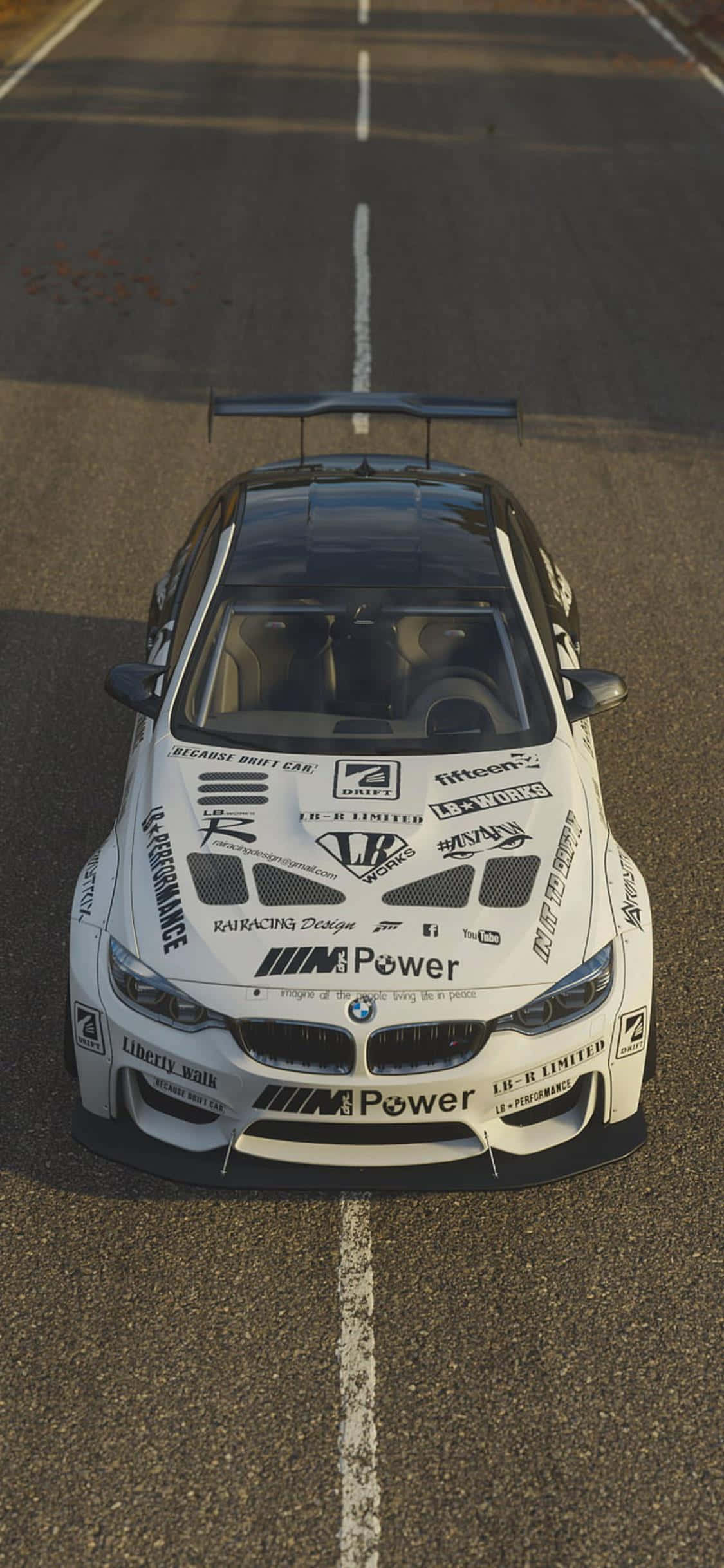 Direksiyona geçin ve iPhone Xs ile Forza Horizon 4'te gaza basın Duvar Kağıdı