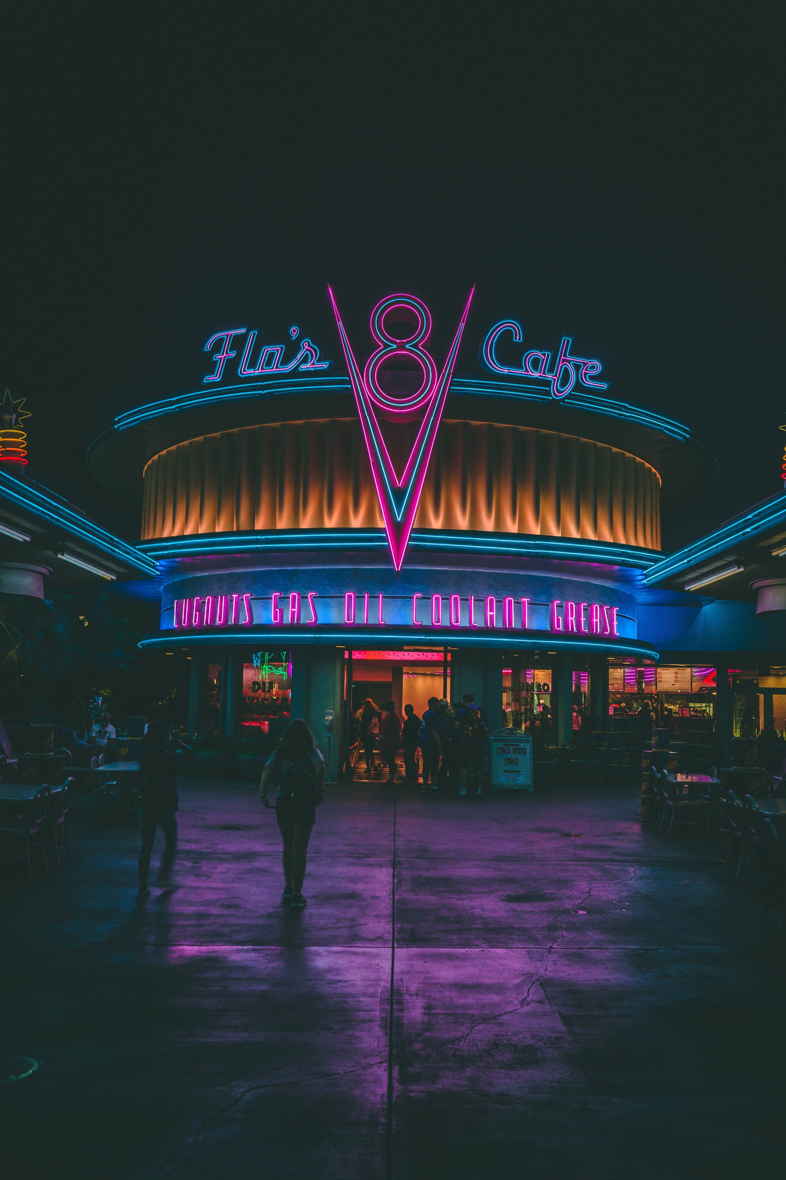 Disney California Adventure Park'teki Flo's V8 Kafe'de Hareketli Atmosfer Duvar Kağıdı