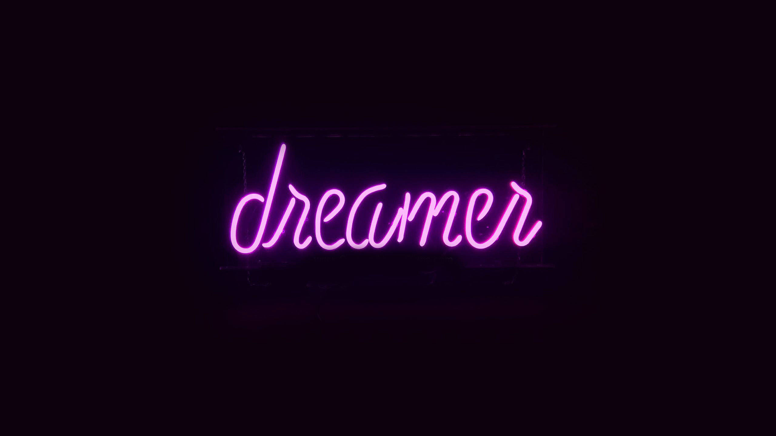 Dreamer Neon Koyu Mor ve Siyah Duvar Kağıdı