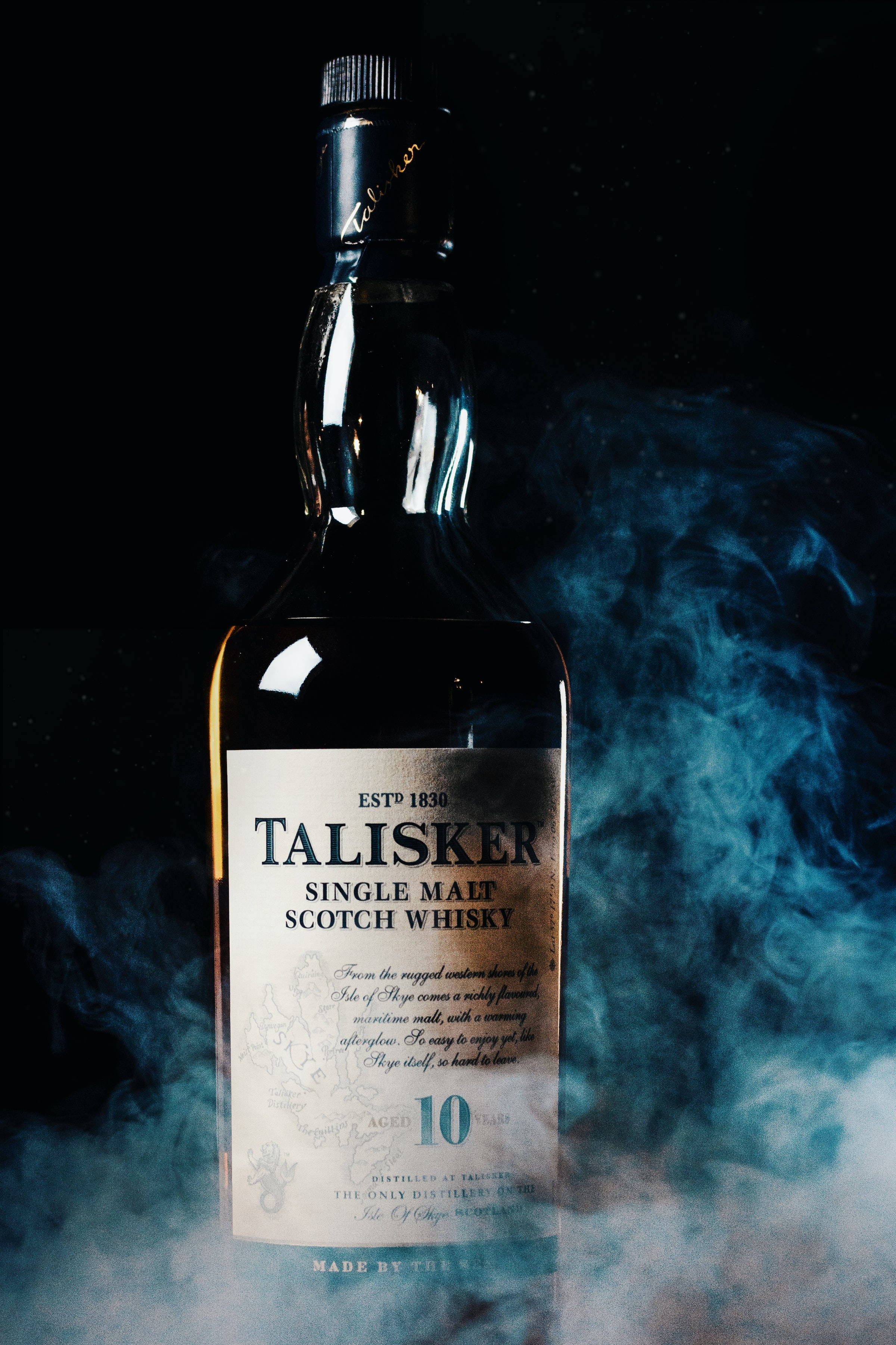 Dumanlı Talisker İskoç Viski Şişesi Duvar Kağıdı