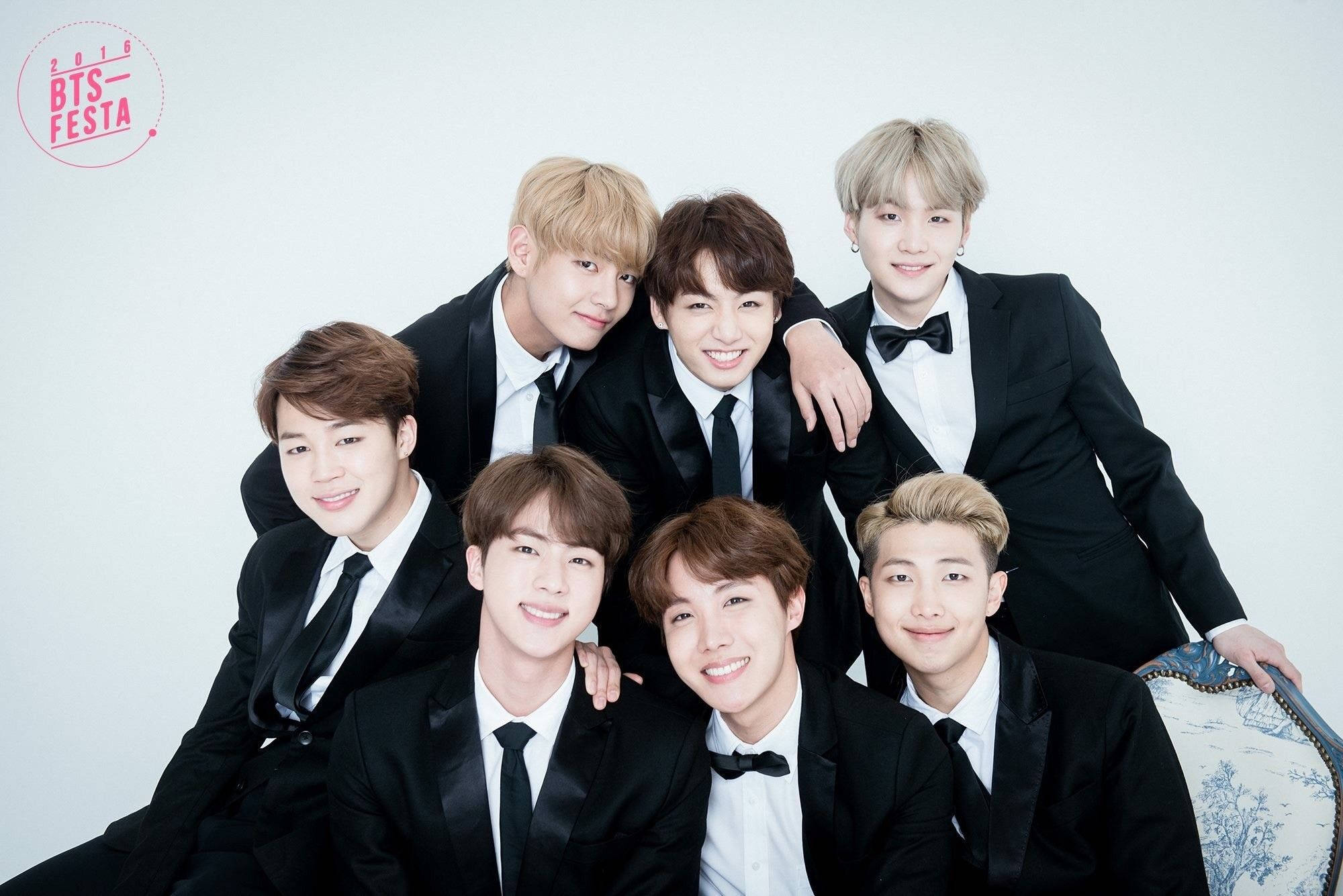 Dünyaca Ünlü K-Pop Erkek Grubu BTS Duvar Kağıdı