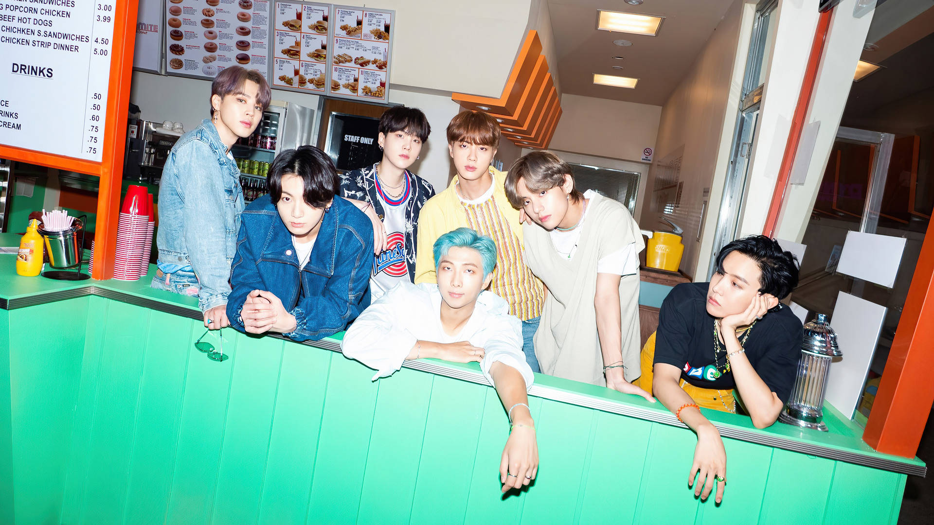 Dynamite BTS Grup Fotoğrafı Duvar Kağıdı