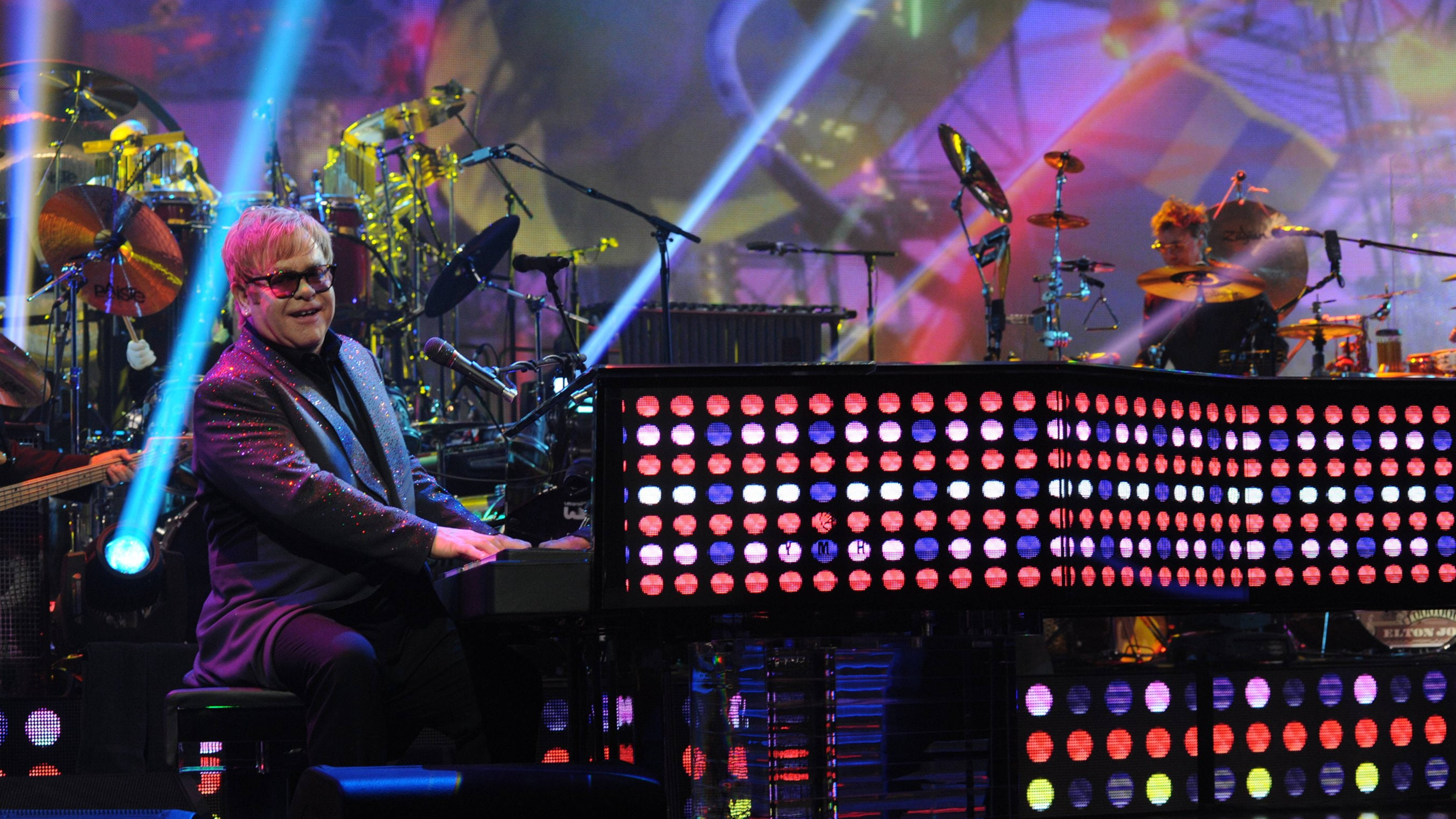 Elton John Puantiye Desenli Piyano Duvar Kağıdı