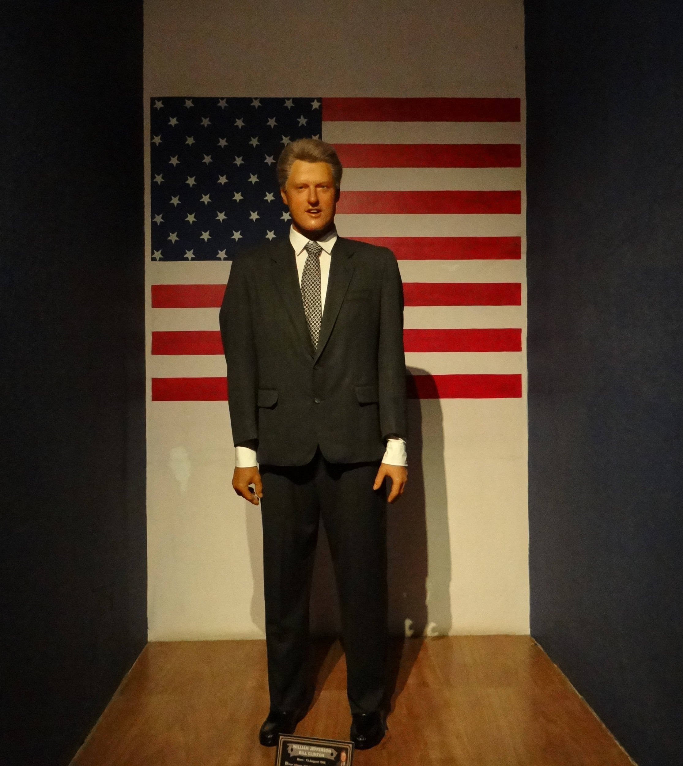 Eski ABD Başkanı Bill Clinton bir konuşma yapıyor Duvar Kağıdı