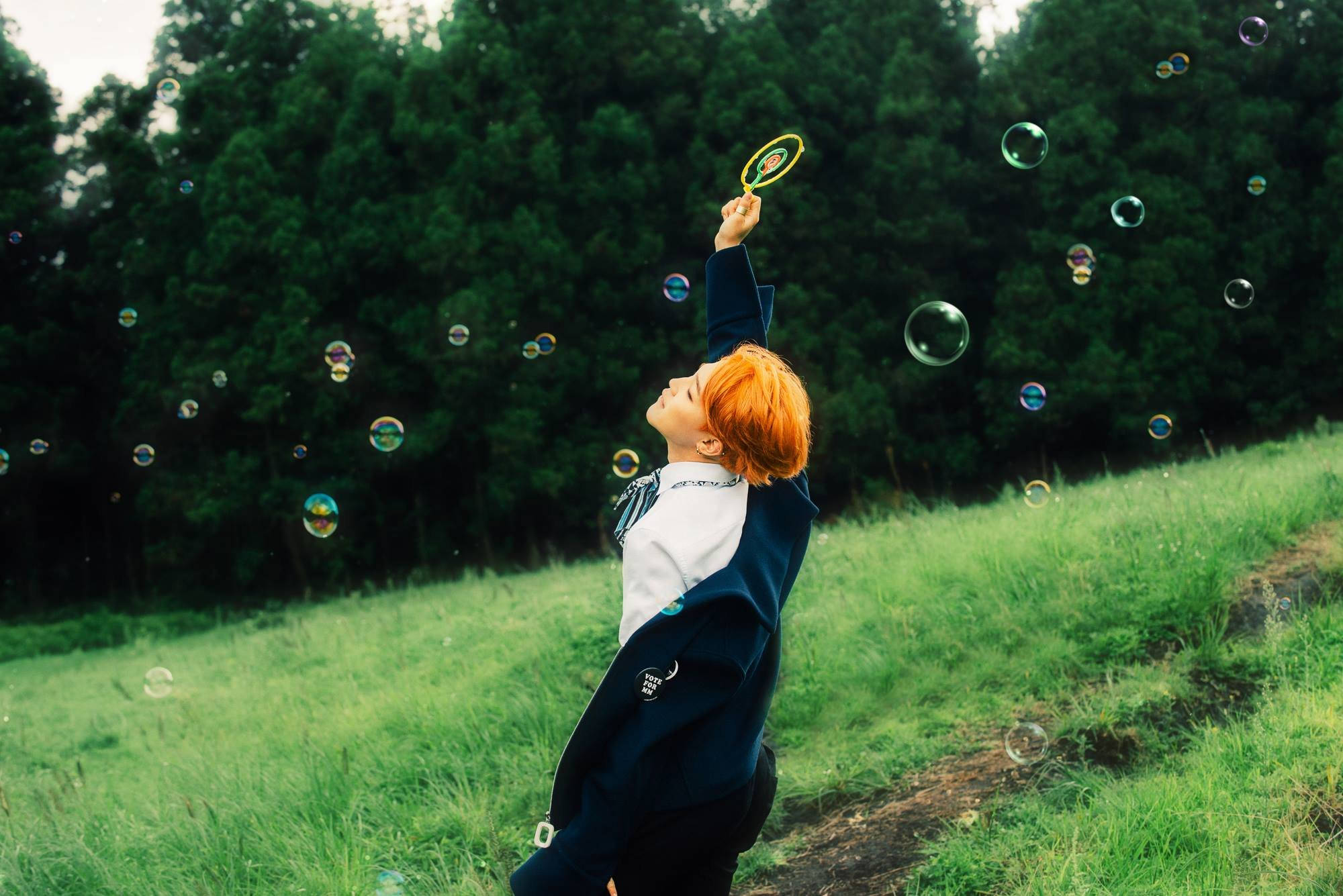 Estetik Bts Jimin Köpüklerin Keyfini Çıkarıyor Duvar Kağıdı