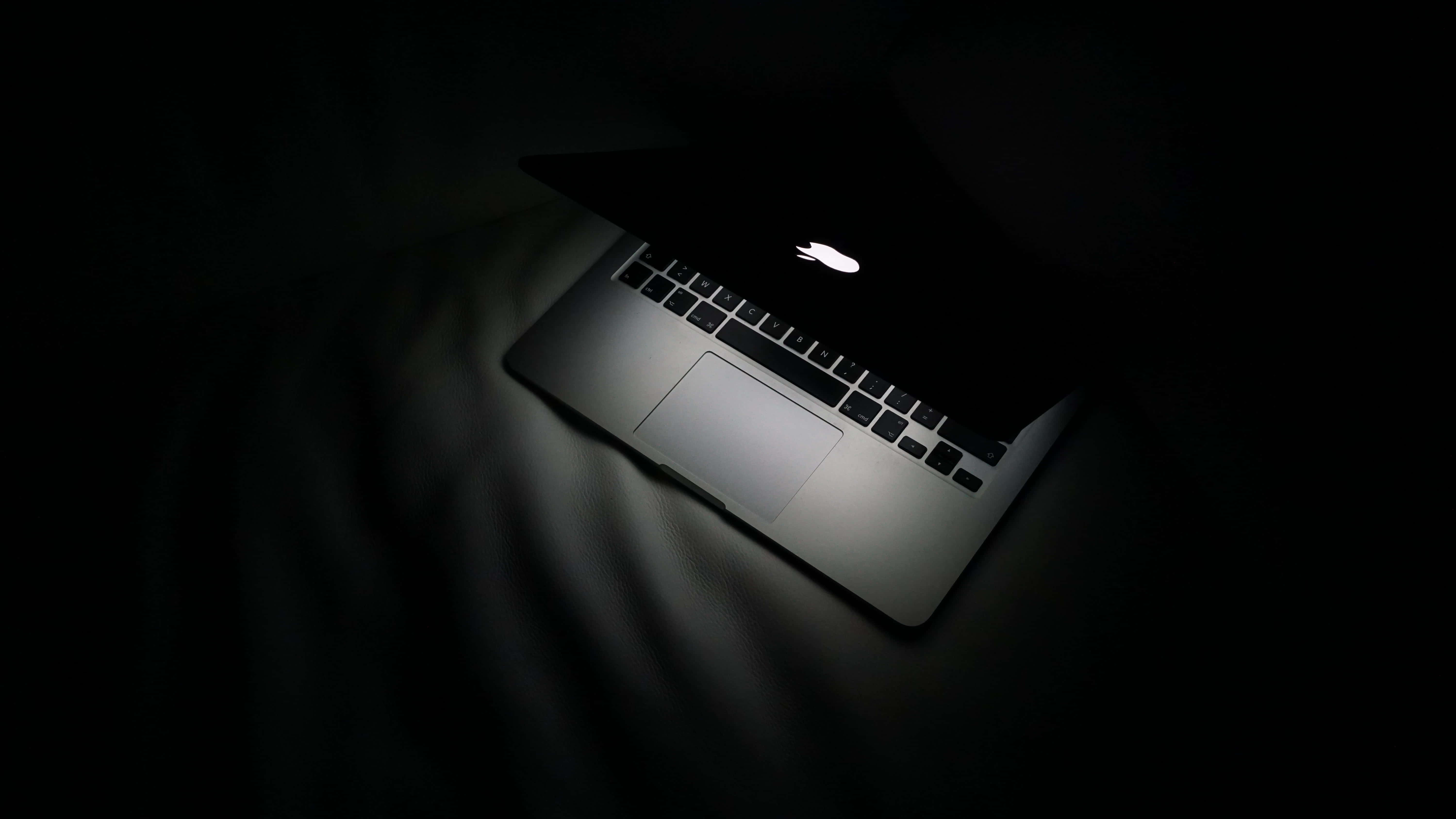 Estetik Macbook - Zarif Tasarım ve Yenilikçi Stil. Duvar Kağıdı