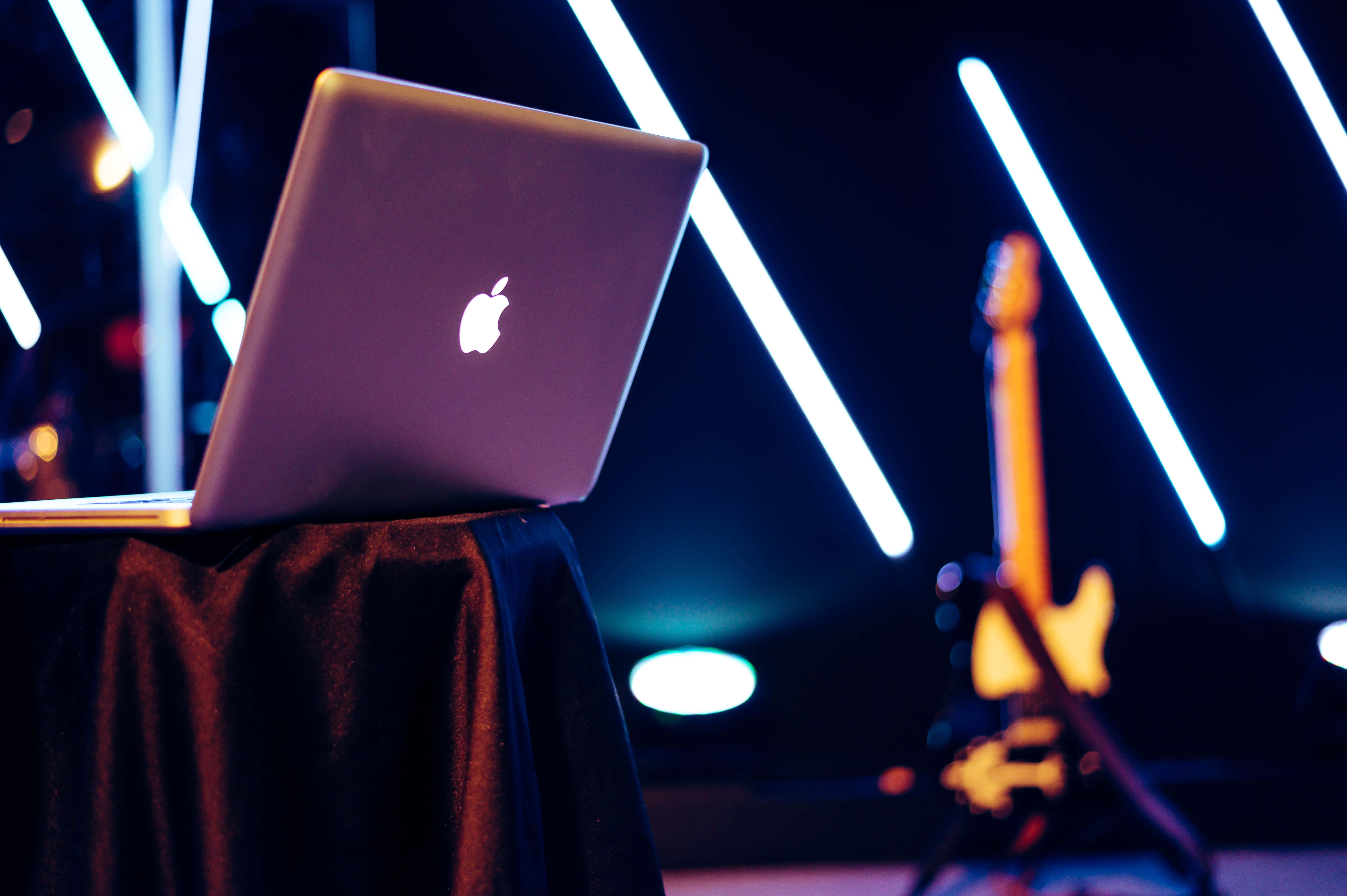Estetik Macbook görselleri Duvar Kağıdı